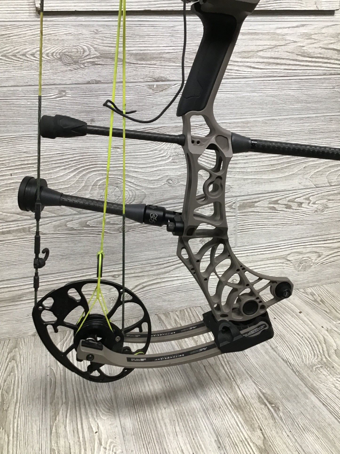Mathews Used V3X 33 Right Handed Granite 28.5" 65lb RTH PKG