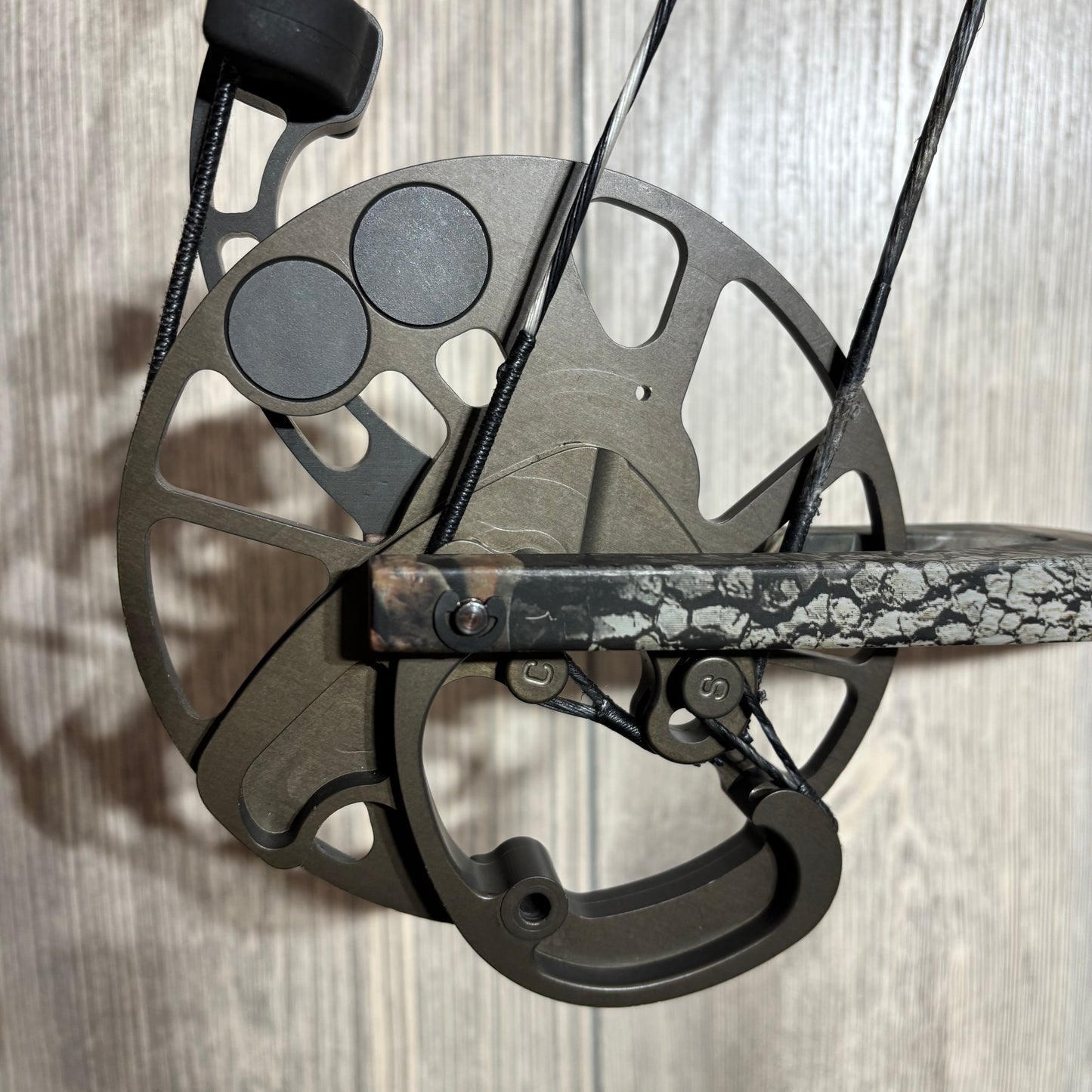Used Mathews Switchback RH 26" 70lb Camo Package