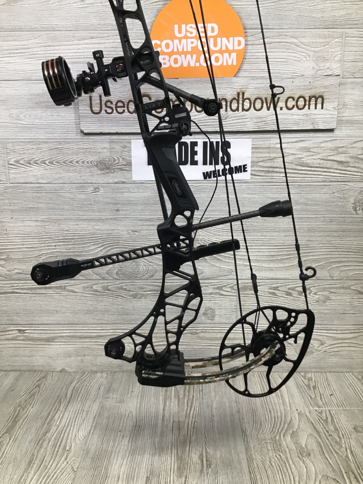 Used Mathews Lift X 29.5 Right Hand 29"/70# Black Riser/First Lite Limb Loaded pkg