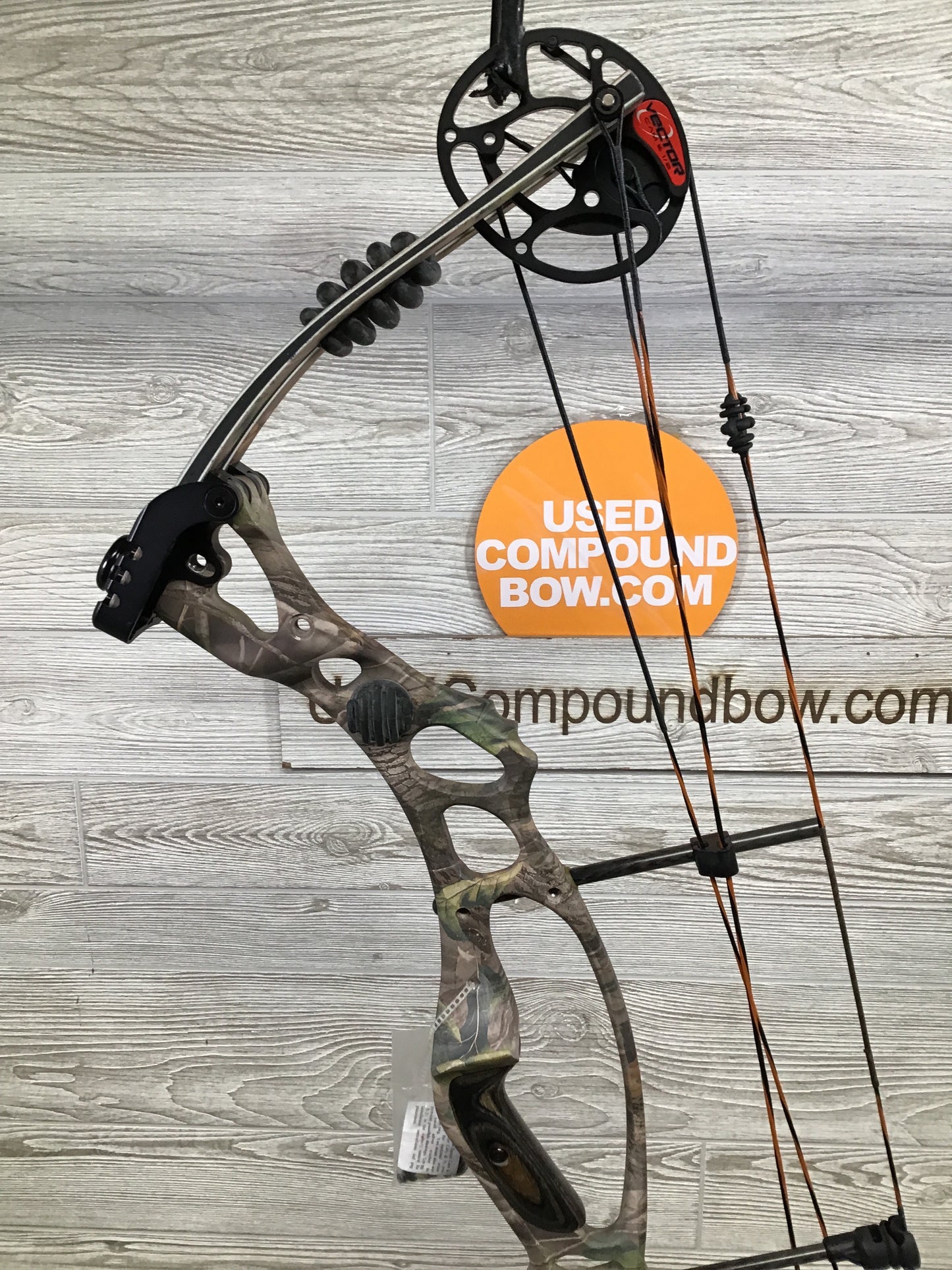 Brand new Un-shot Hoyt Vectrix RIght Handed 29/70# W/ Original Box