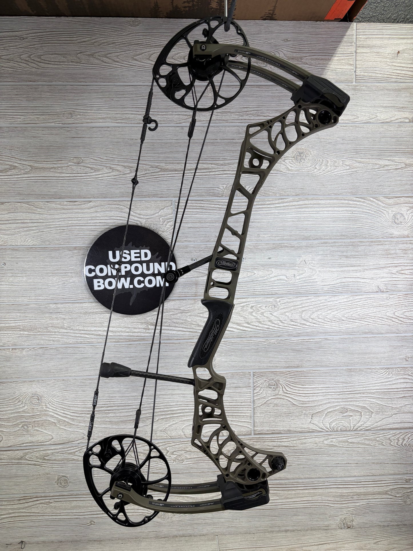Used Mathews V3 27 Left Hand Ambush Green Bow