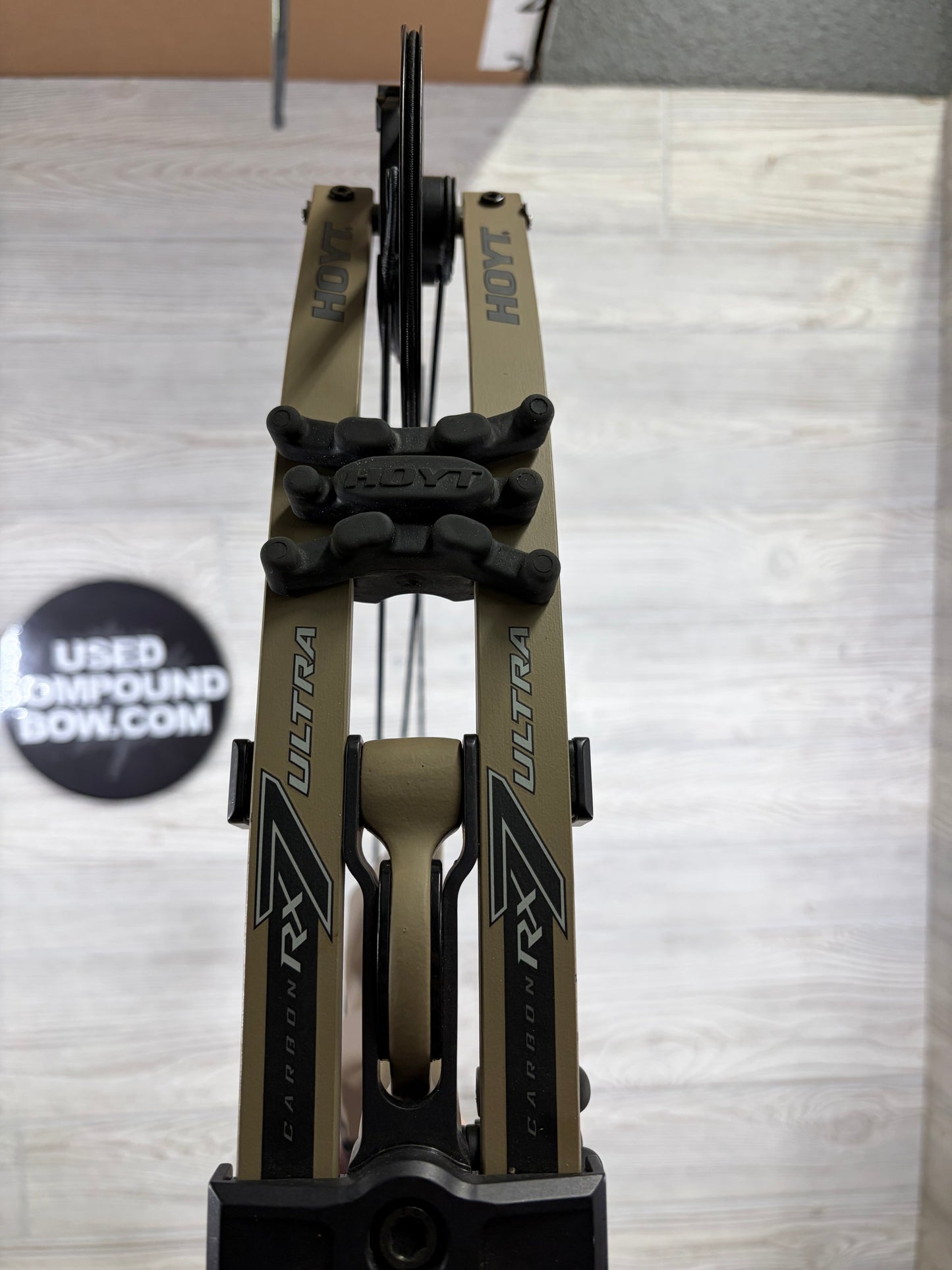 Used Hoyt RX-7 Ultra Right Hand Buckskin 60-70# 27-32"