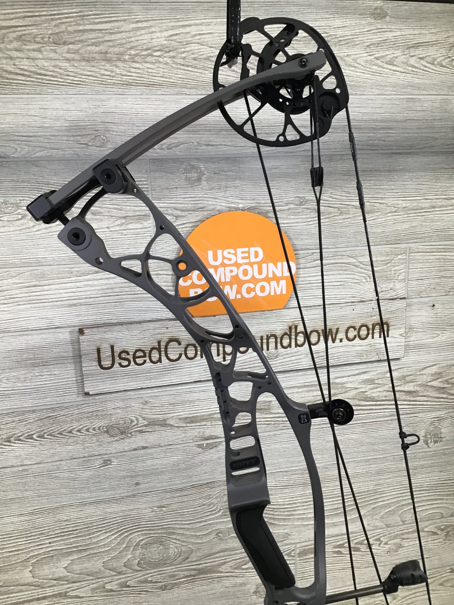 Used Hoyt Alpha AX-2 SD Tombstone 40-50# Right Handed
