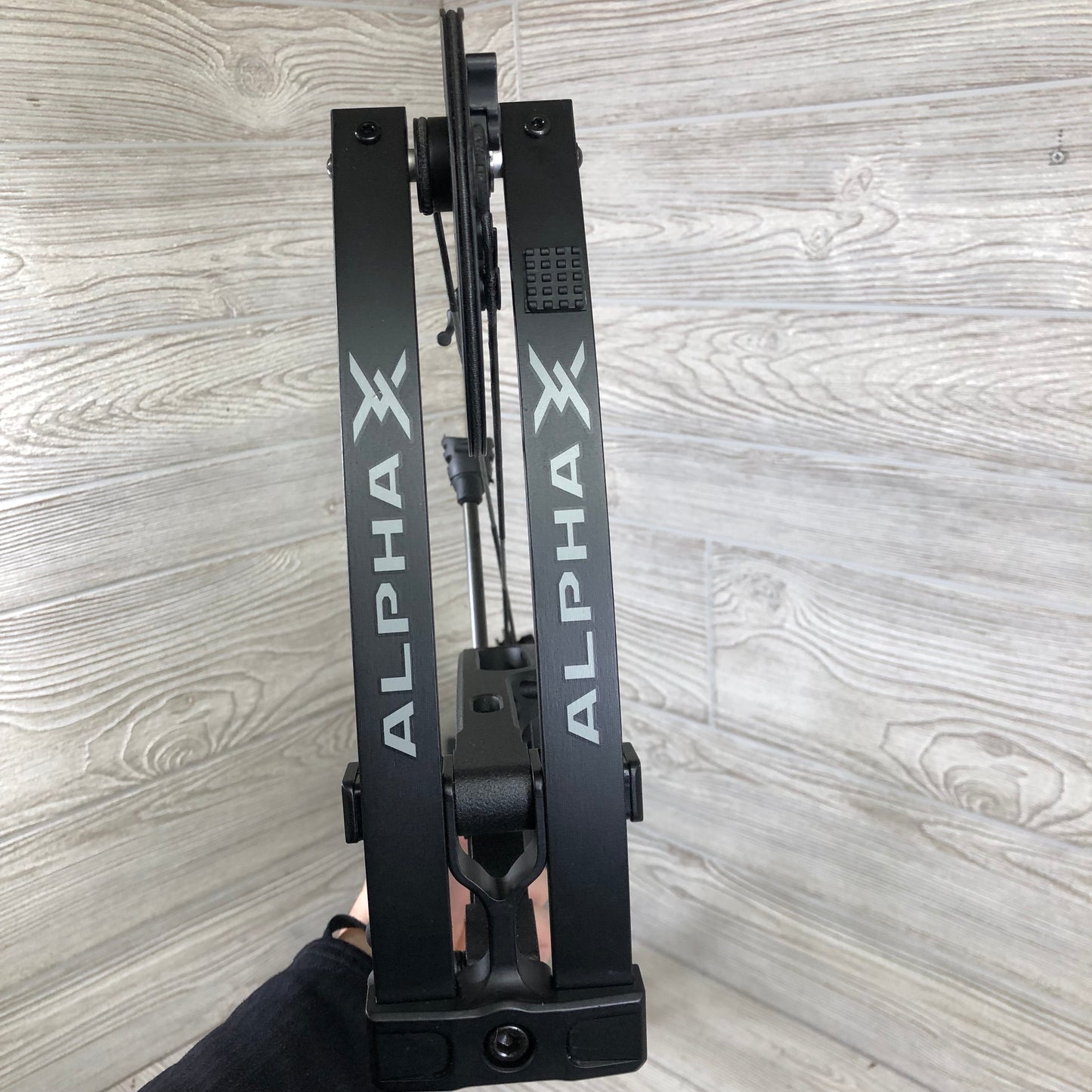 Used Hoyt Alpha X 33 Black 60-70# 26-31" Right Handed