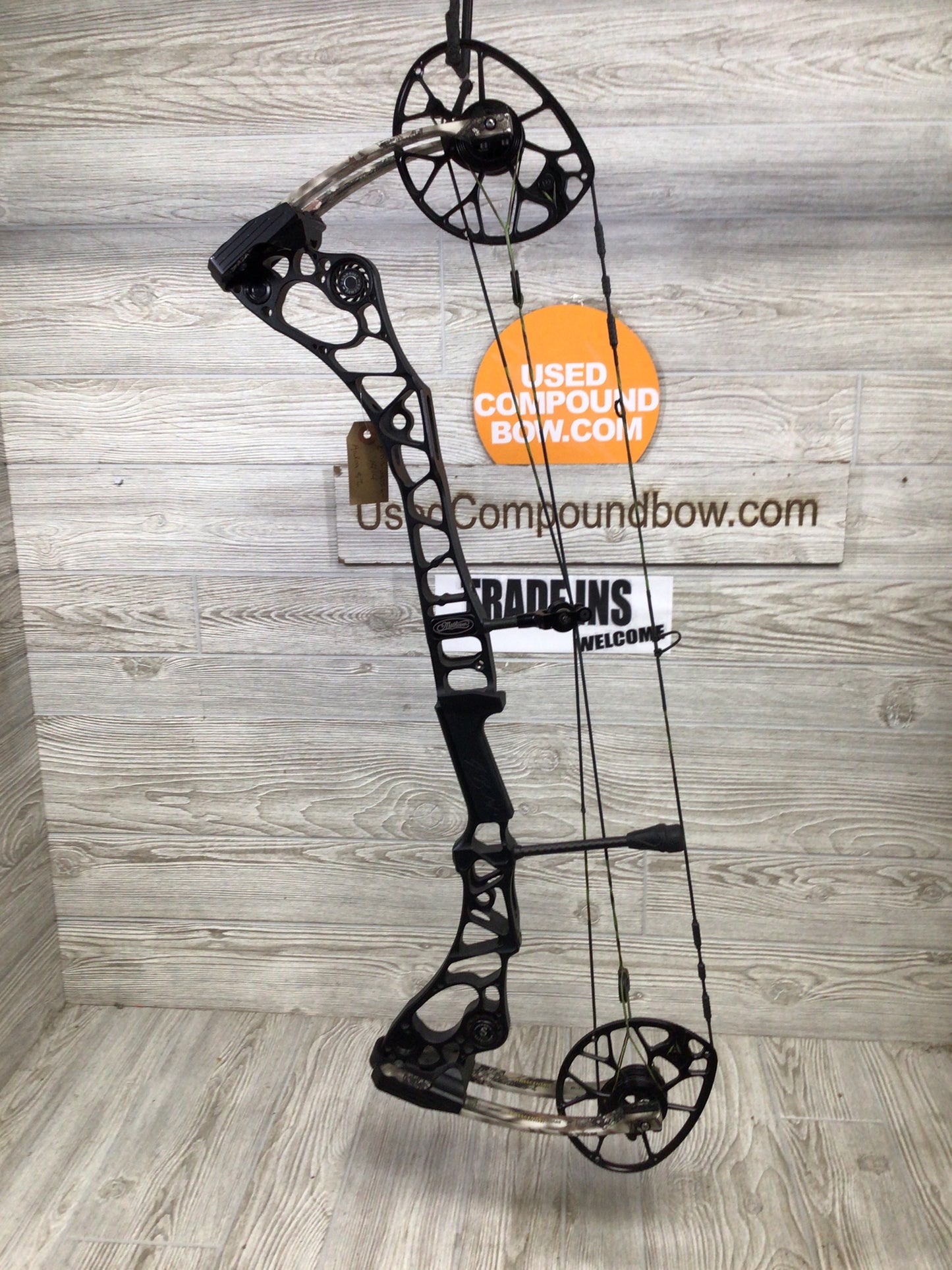 Used Mathews Halon 32 6 50-60# Right Handed Black riser/ lost XD limbs