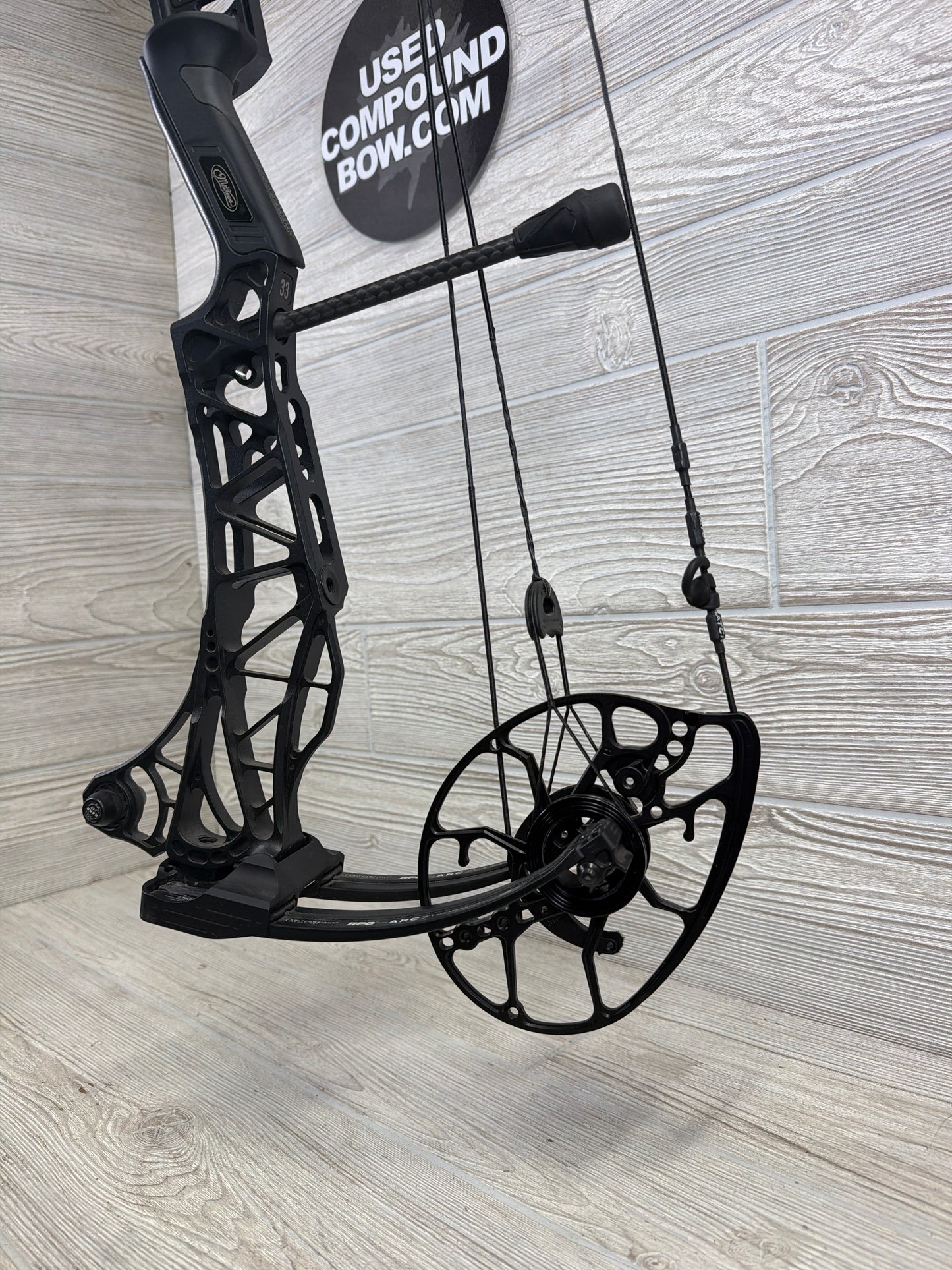 Used Mathews Lift X 33 RH Black Bow