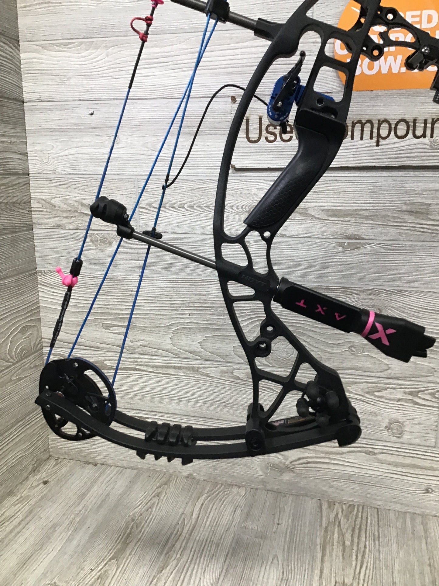 Hoyt Eclipse Left Handed package 24.5" 40-50# Black
