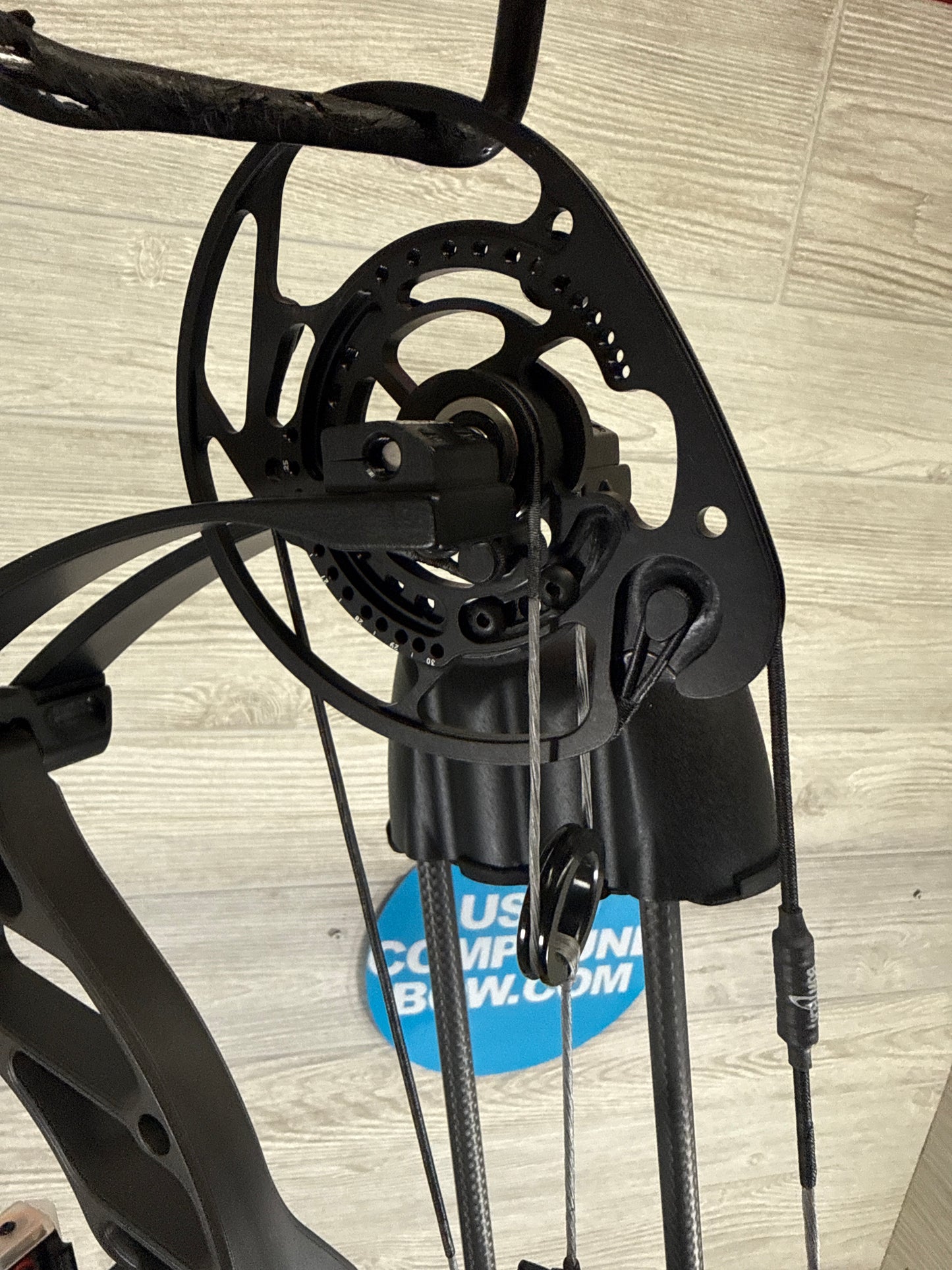 Used Bowtech Ascend RH stealth grey Package 60#