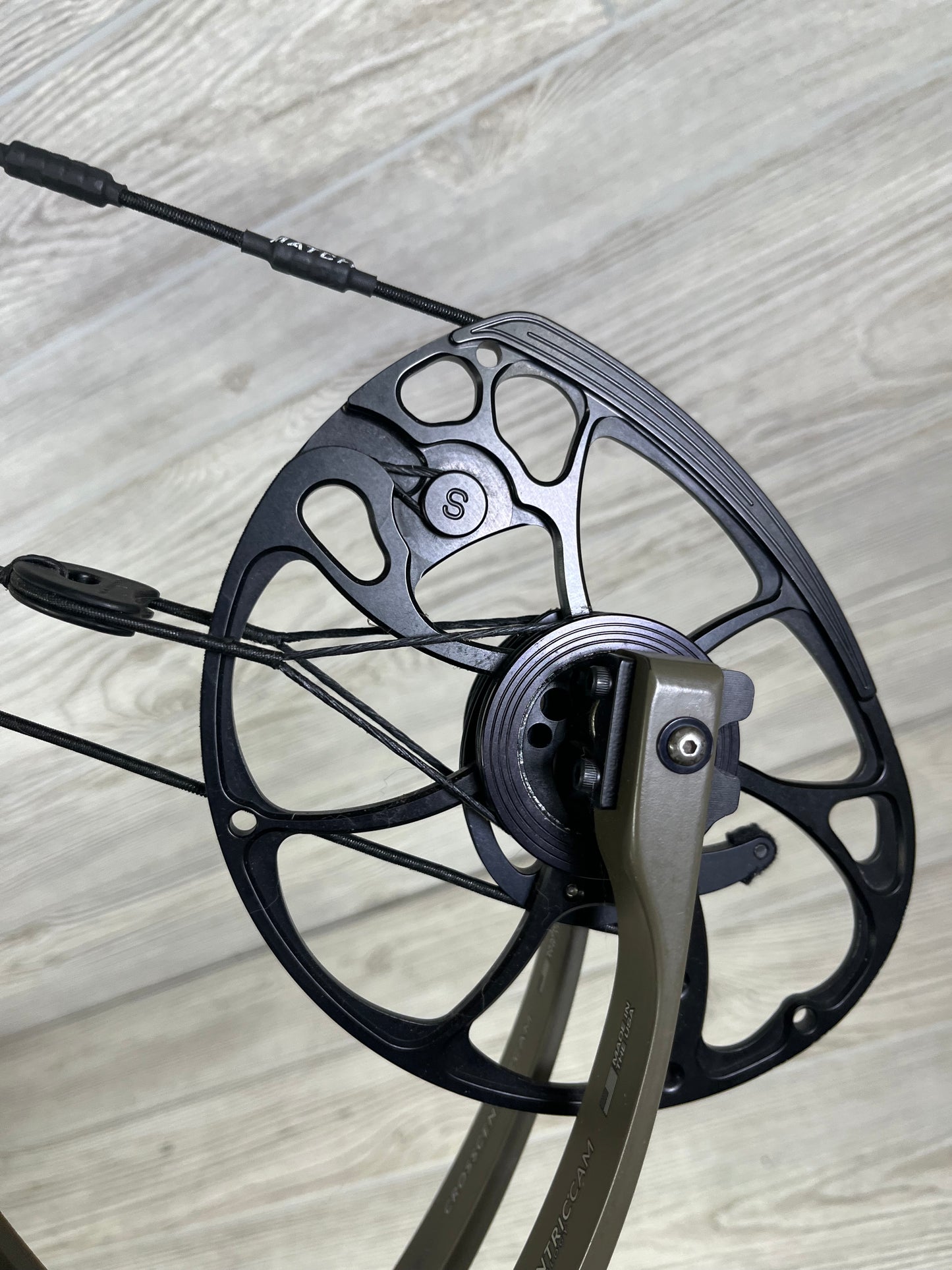 Used Mathews VXR 31.5 Green Ambush Right Handed Package LOADED