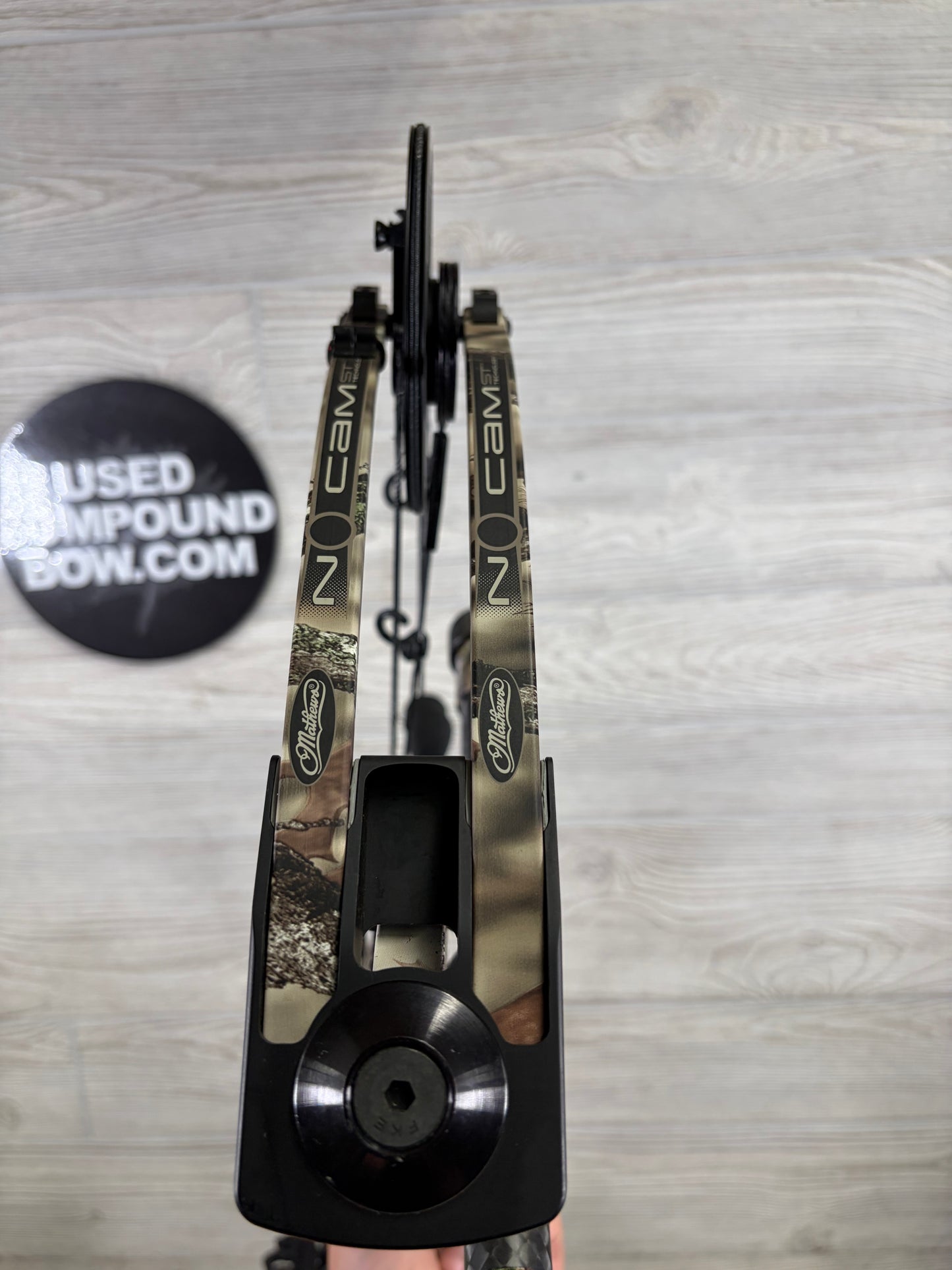 Used Mathews No Cam HTX 27"/70# Left Handed Package