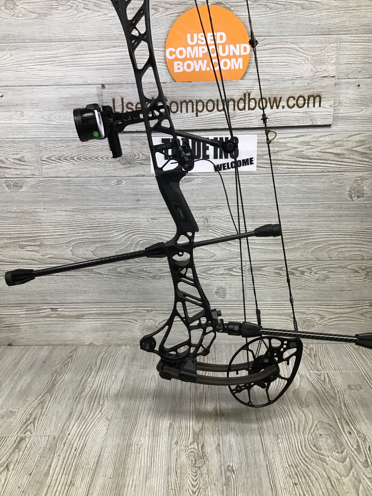 Used Mathews ARC 34 Right Handed Black riser/ Kodiak limbs 31"/60# LOADED PACKAGE