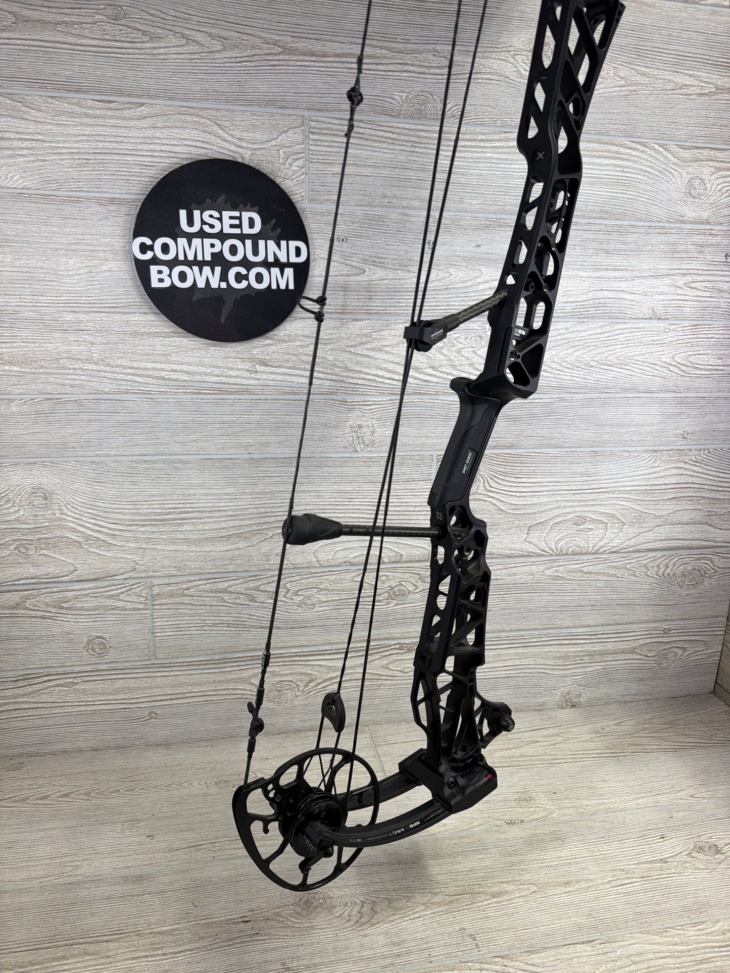Used Mathews Lift X 33 RH Black Bow