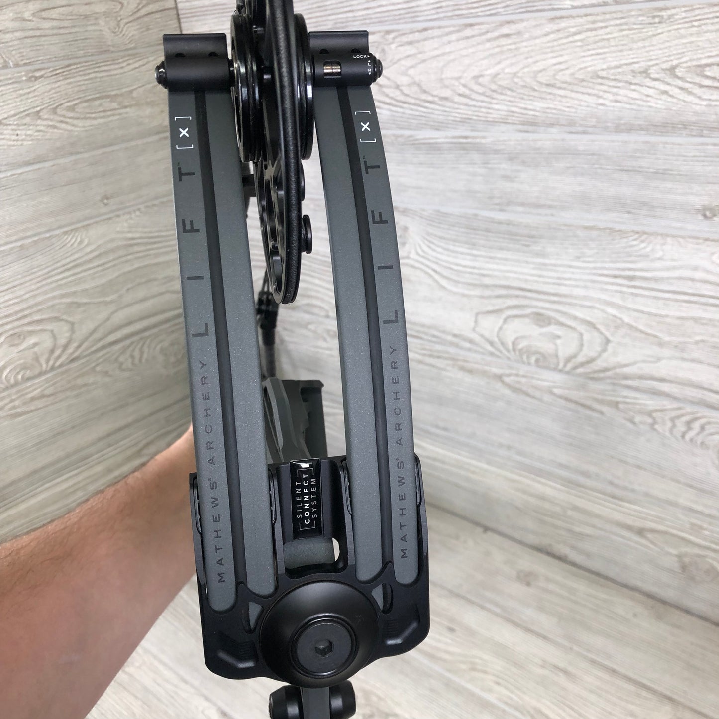 Used Mathews Lift X 33 Shale Right Hand with ultra view grip
