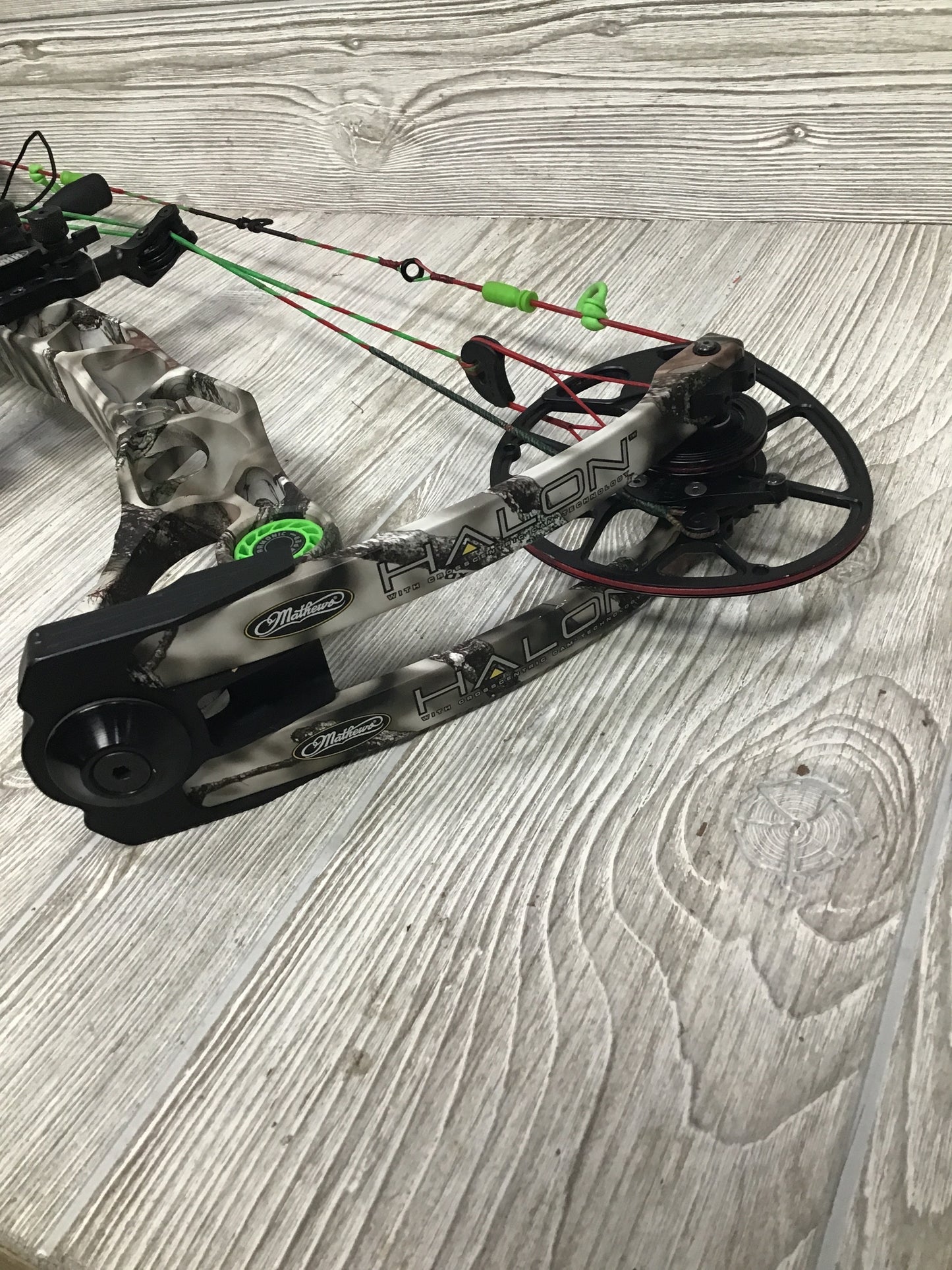 Used Mathews Halon 6 RH 27"/70# Lost Camo