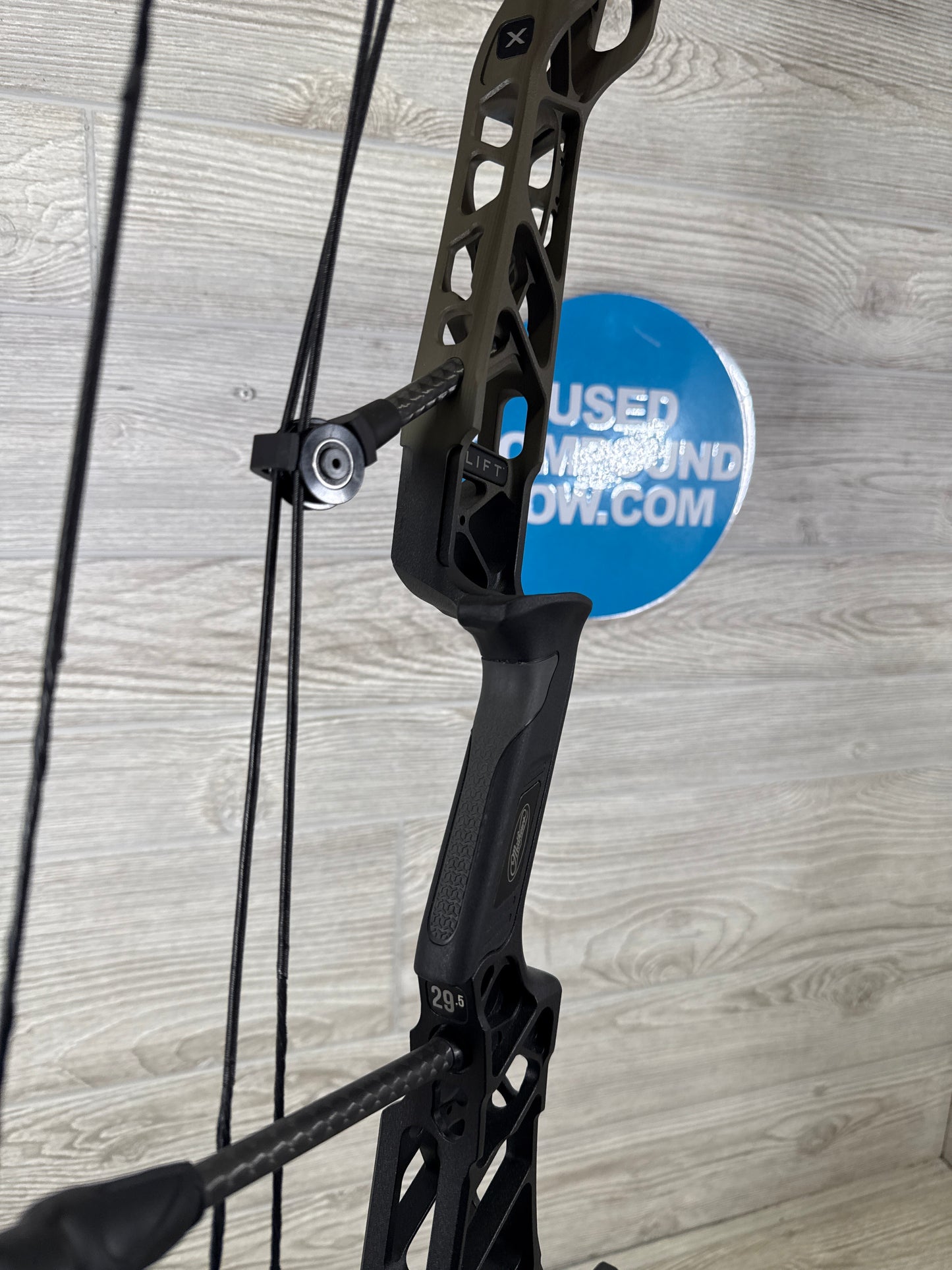 Used Mathews LIFT X 29.5 Left Hand Green Ambush Fade to Black