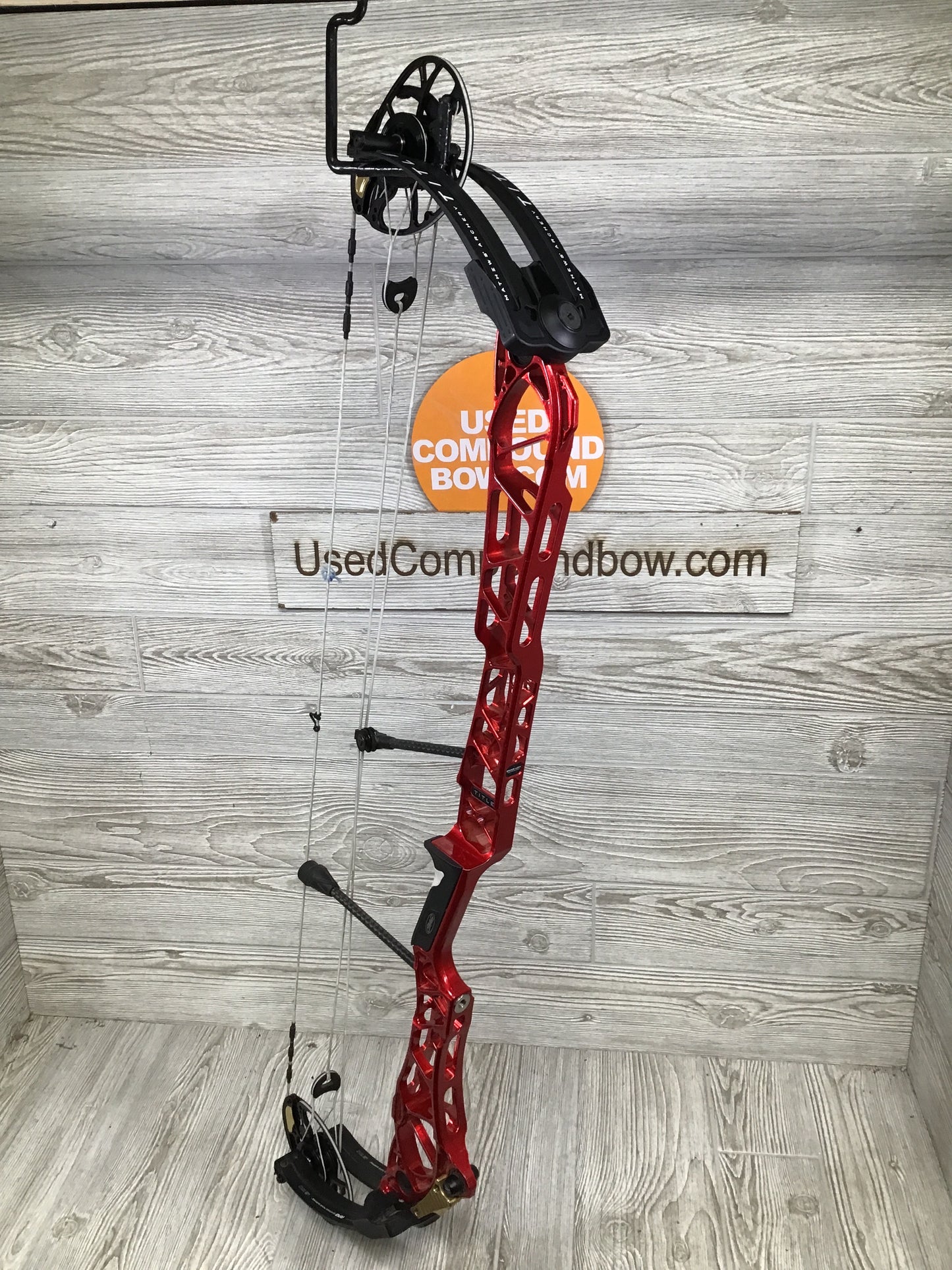 Mathews Title 40 G2 LH Red - Black Limbs