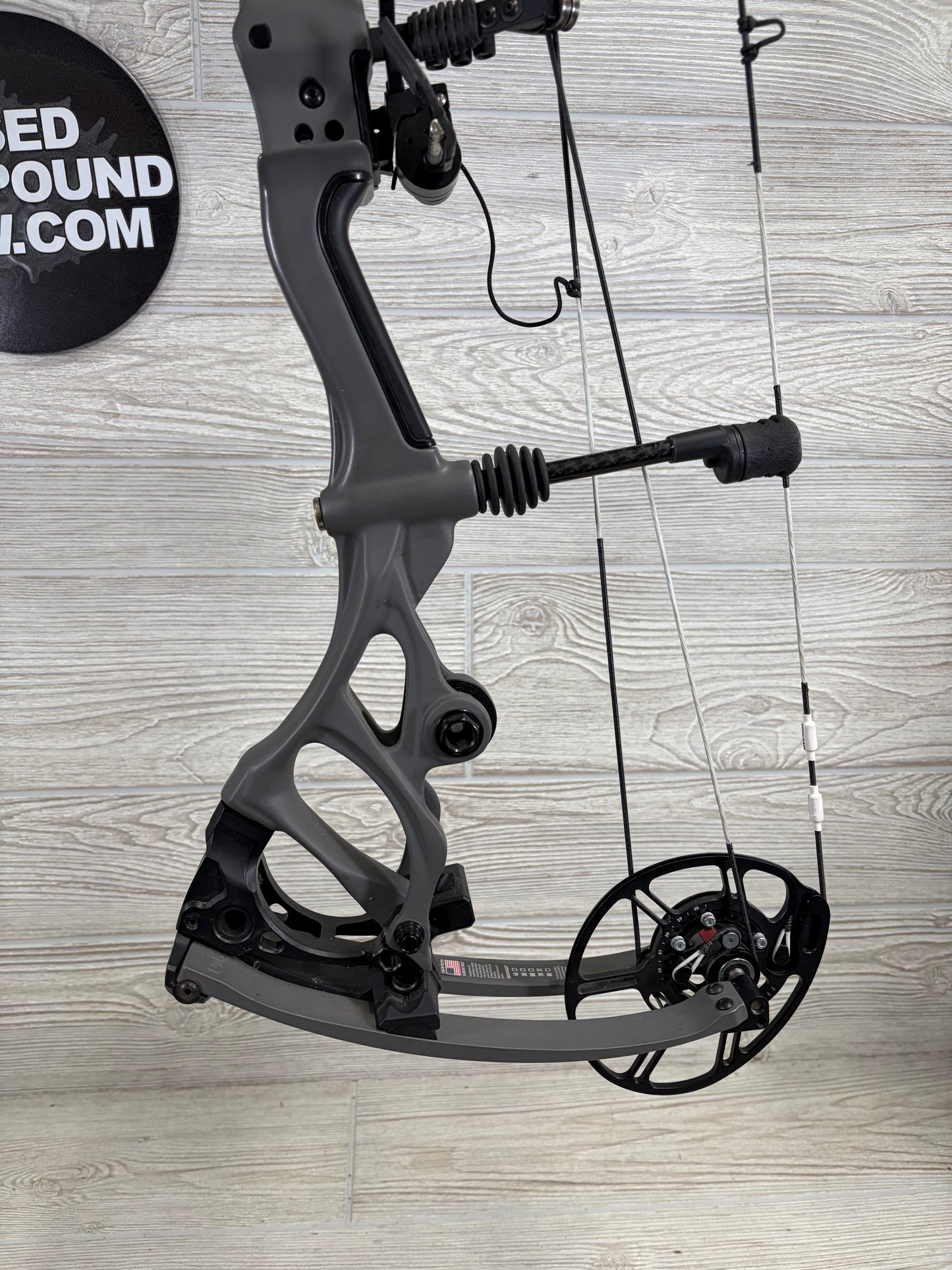 Bowtech Carbon One 60-70# RH Smoke Grey with Gas Bowstrings
