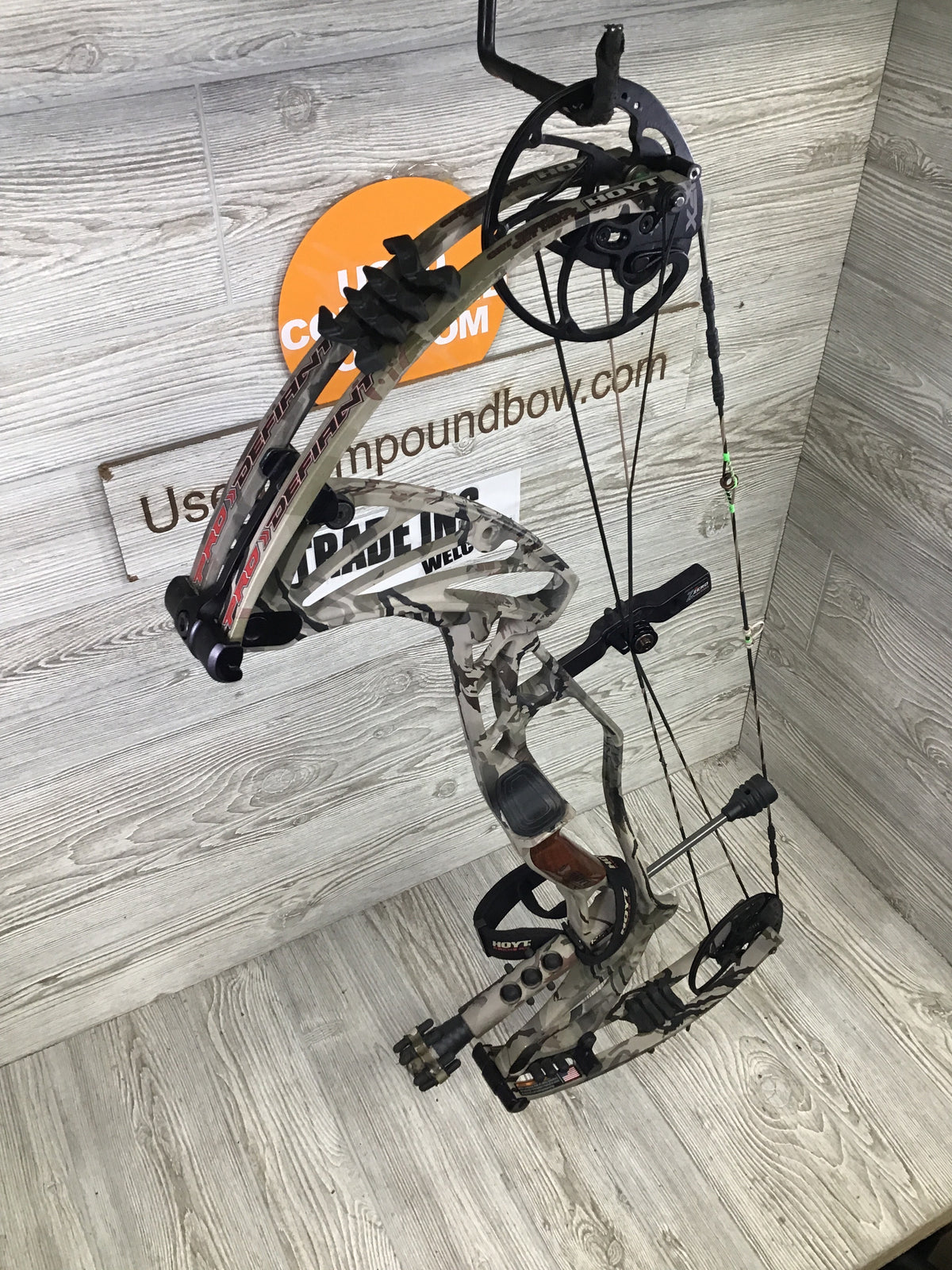 Hoyt Pro Defiant Right Handed 60-70# Realtree UA camo 28-30#