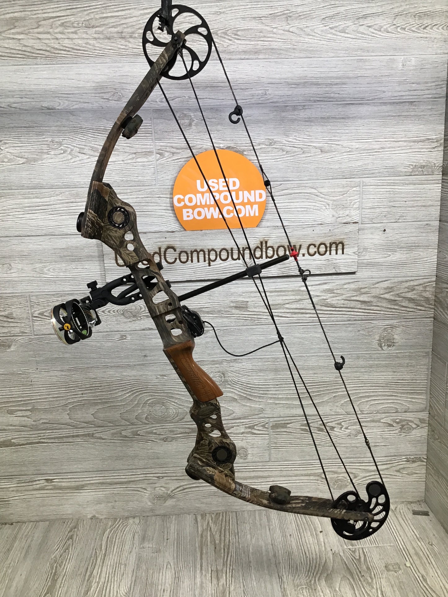 Used Mathews SQ2 Right Handed 28" 70lb Realtree package