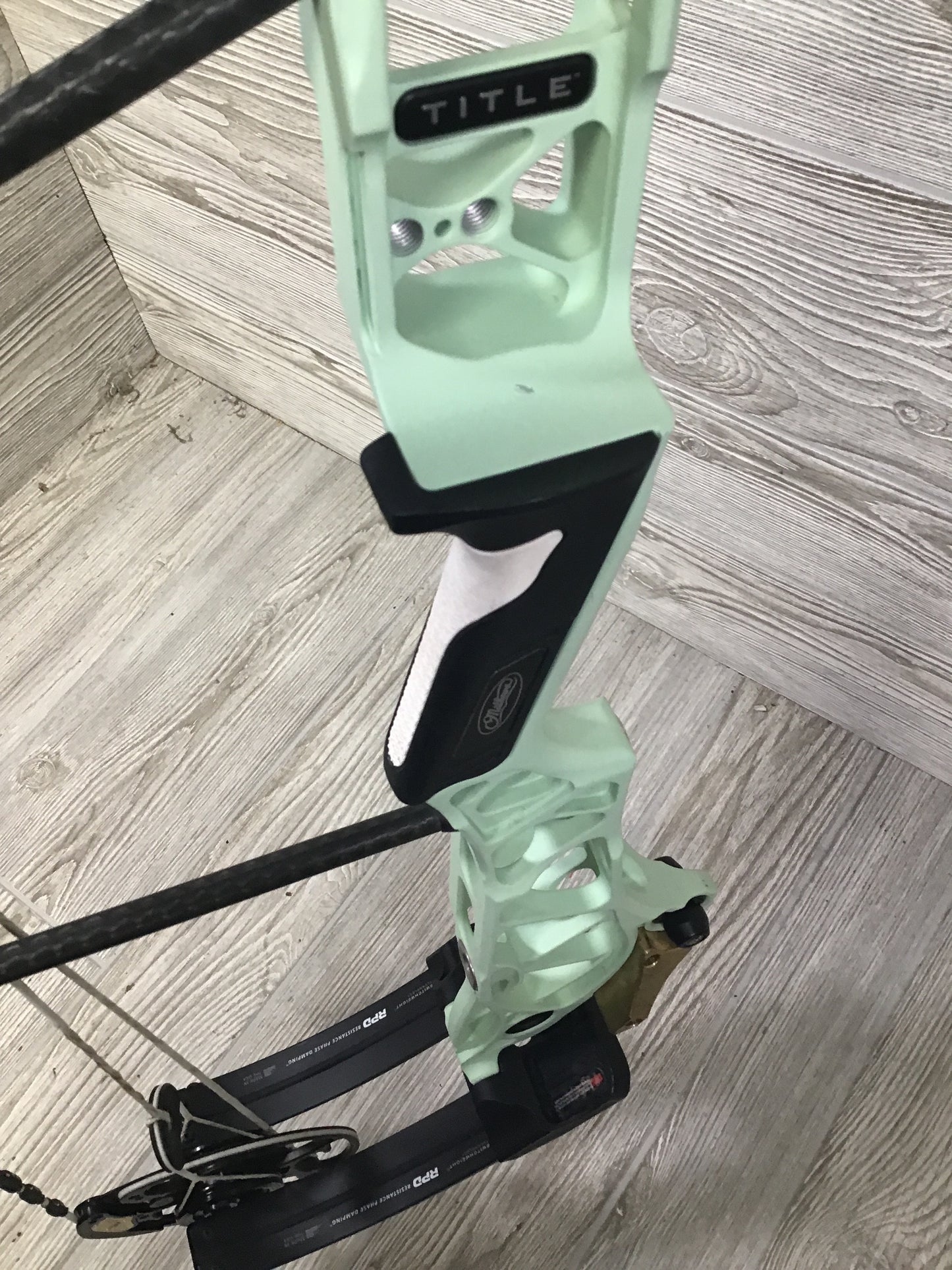 Used Mathews Title 38 G2 Mint with Black limbs LH