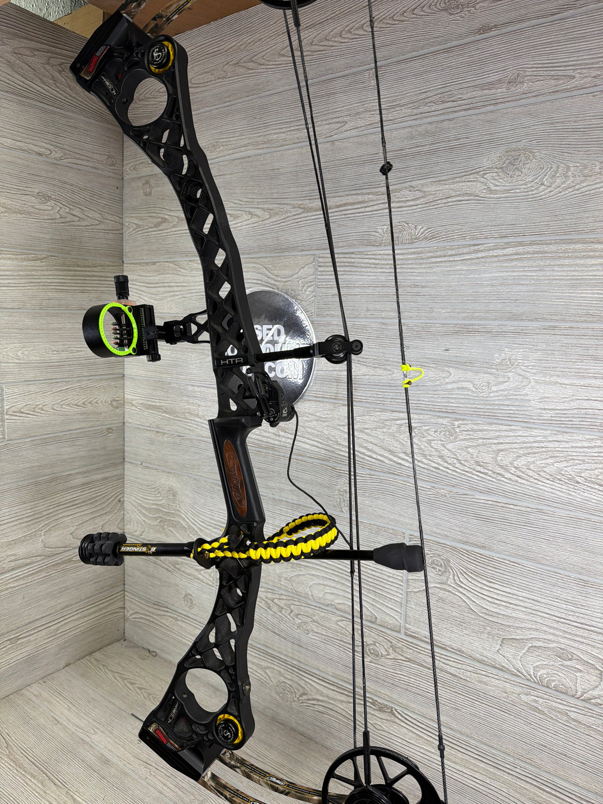 Used Mathews No Cam HTR  RH 30" 60lbs Black Riser/ Camo Limbs PKG