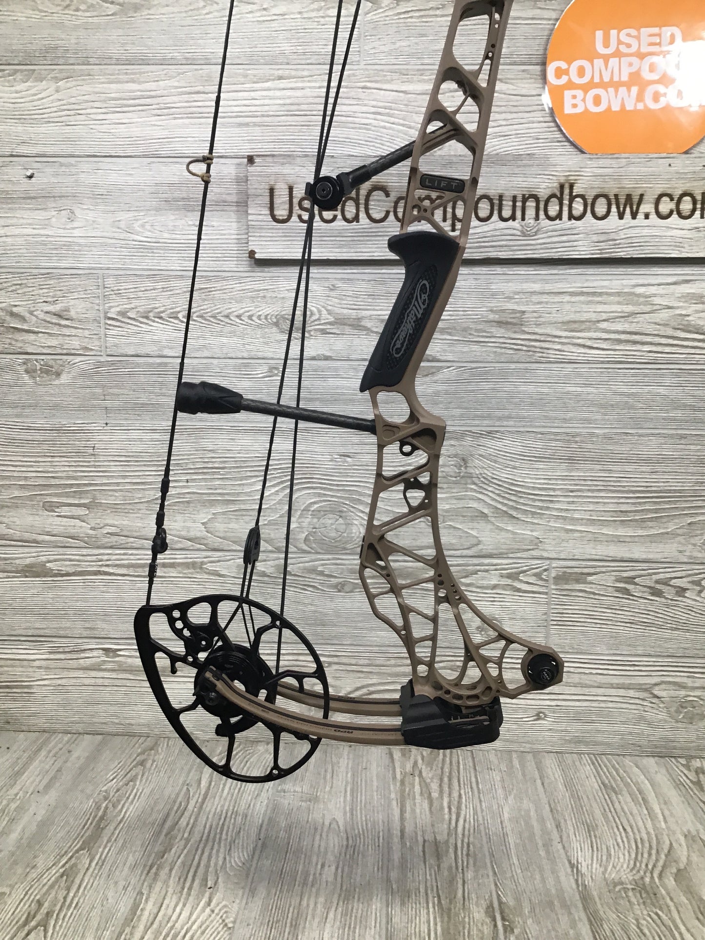 Used Mathews Lift 29.5 Left Hand Earth 28/70