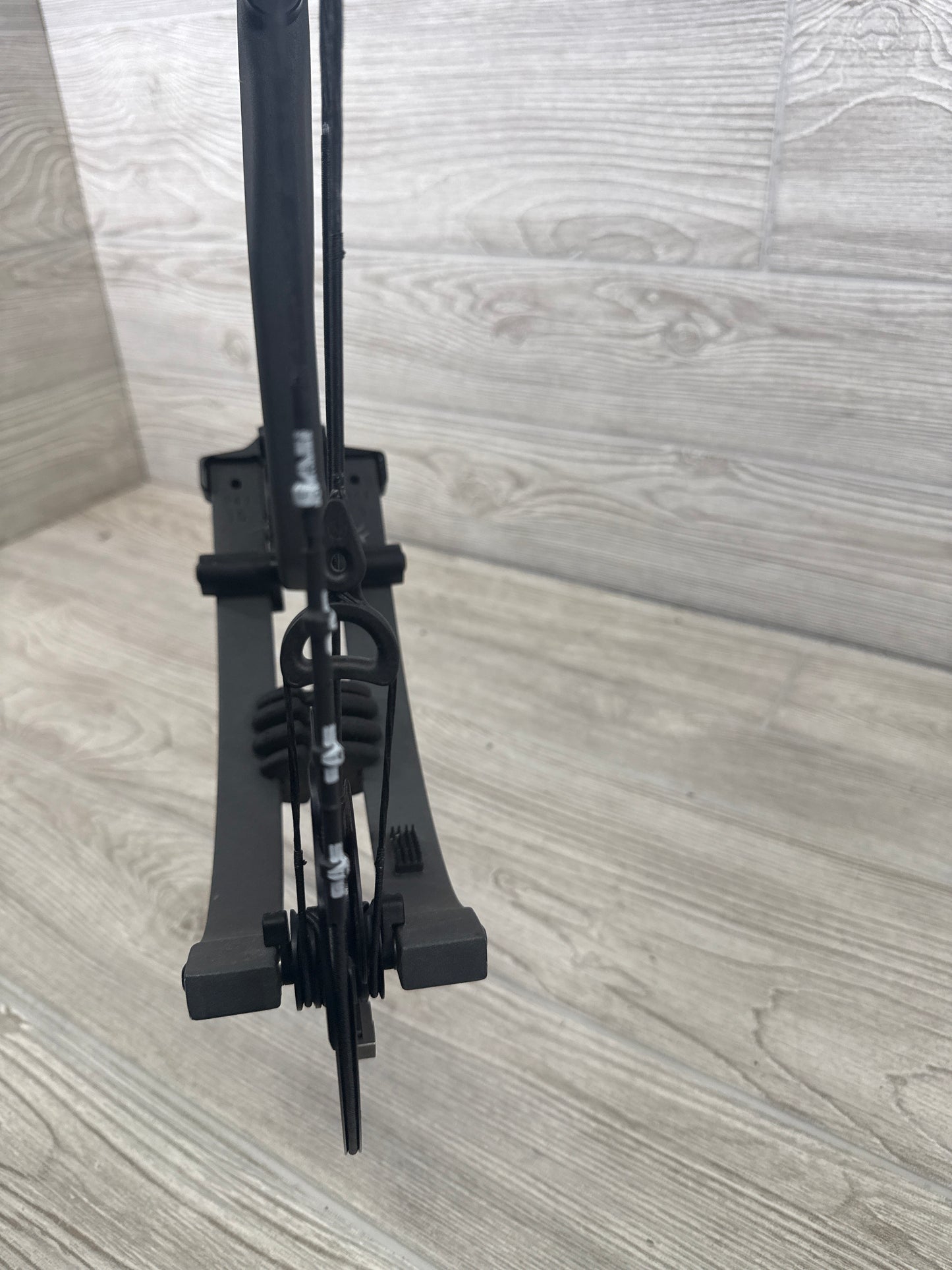 Used PSE Mach 34 E2 cam 60-70 lbs right hand charcoal