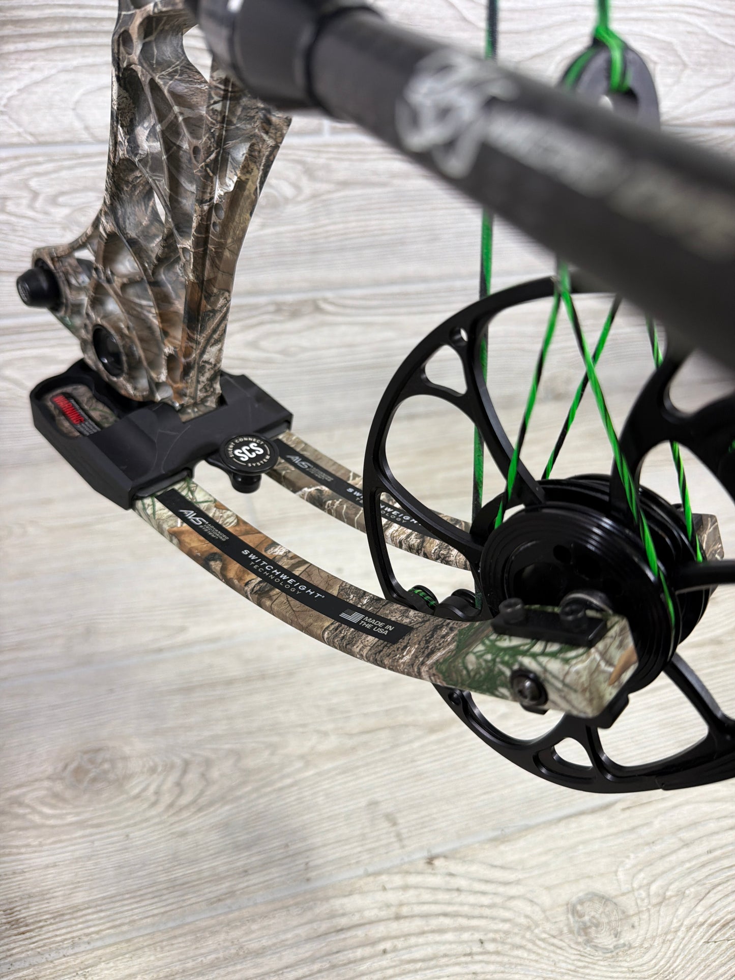 Used Mathews V3 31 30" 70lb RH Realtree Edge PKG