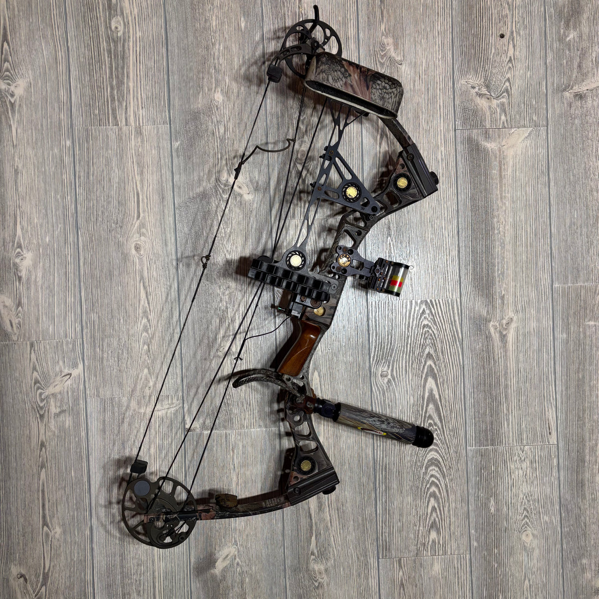 Used Mathews Outback RH 29" 70lbs Package