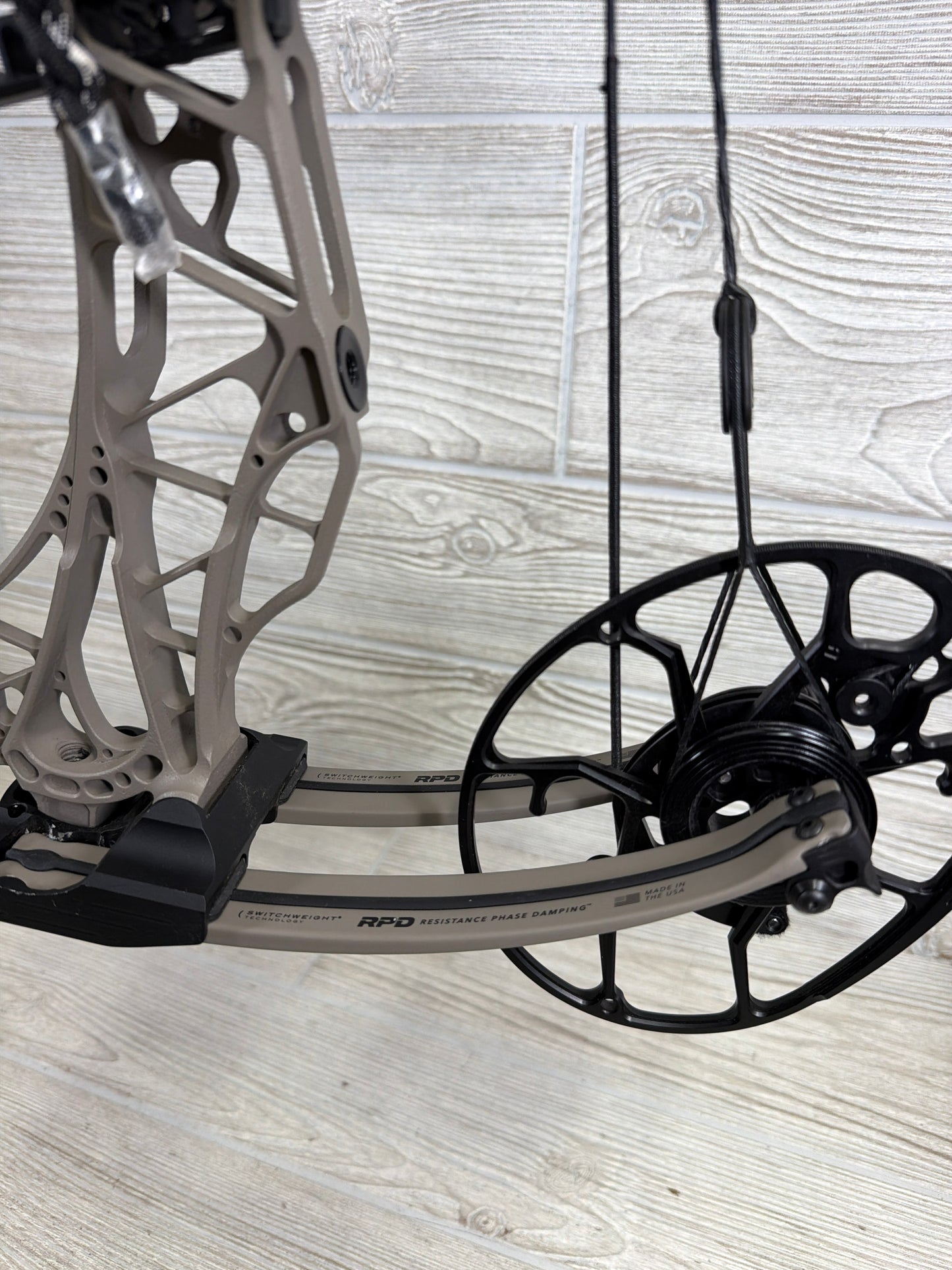 Mathews Lift 29.5 RH Granite Bow PKG