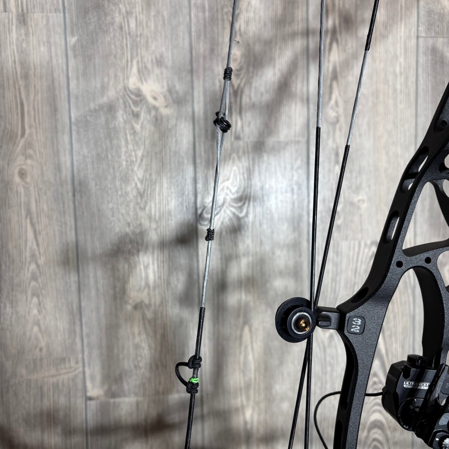 Used Hoyt Alpha AX-2 32 LH 50lb Black with Accessories + Gas String Set