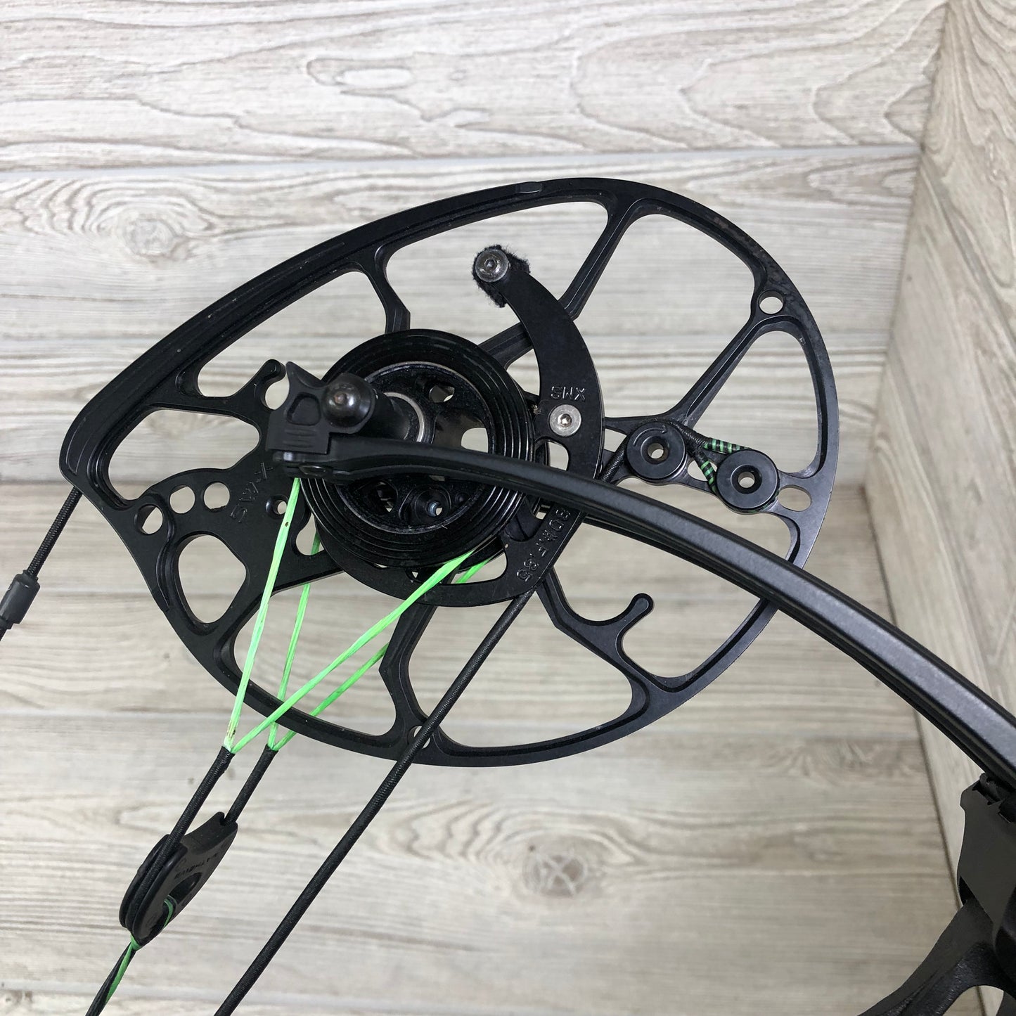 Used Mathews Lift X 33 Black RH Bow green and black custom strings