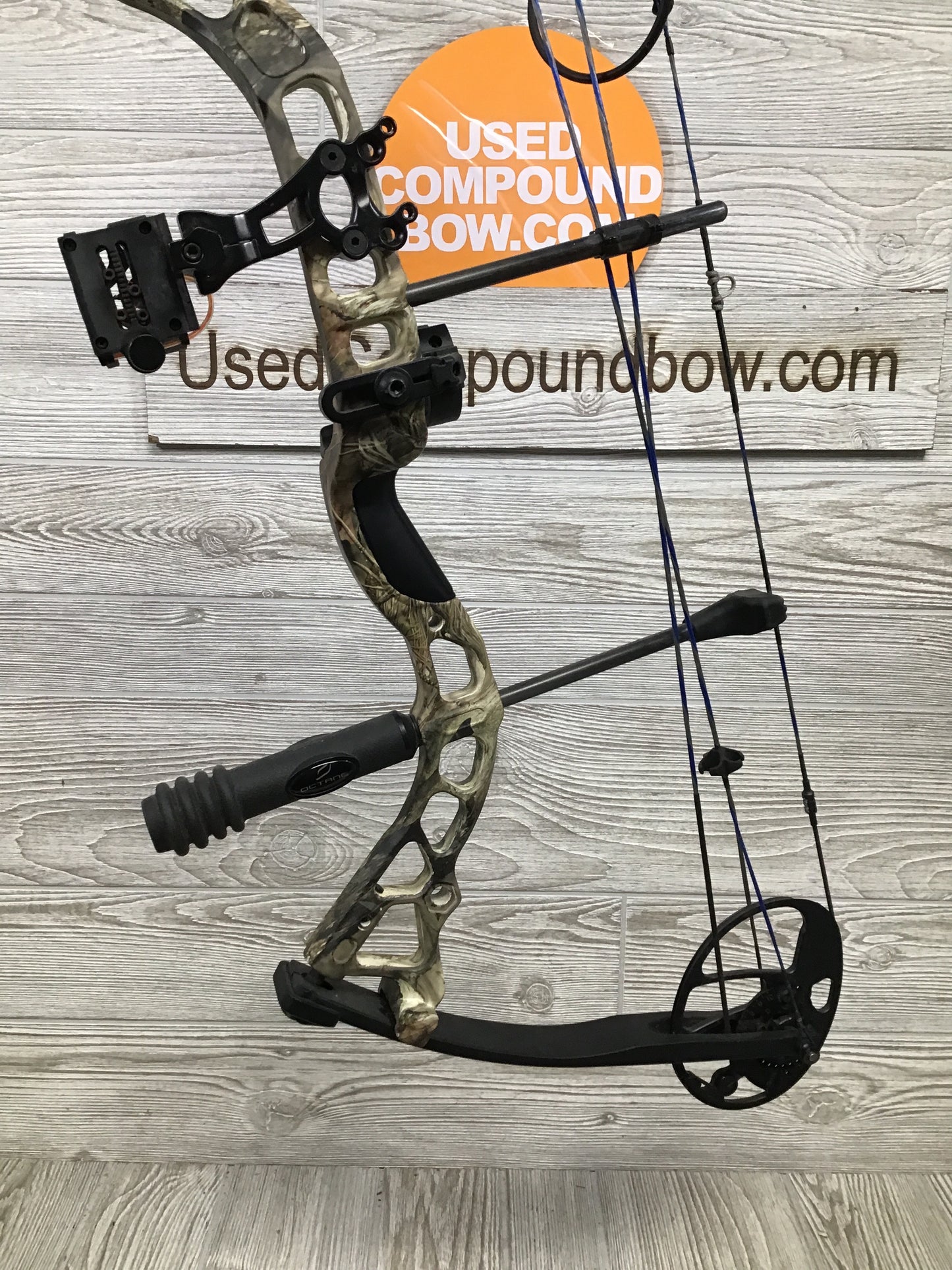 Diamond Infinite Edge Pro Left Handed Camo Hunting Package (5-70#)