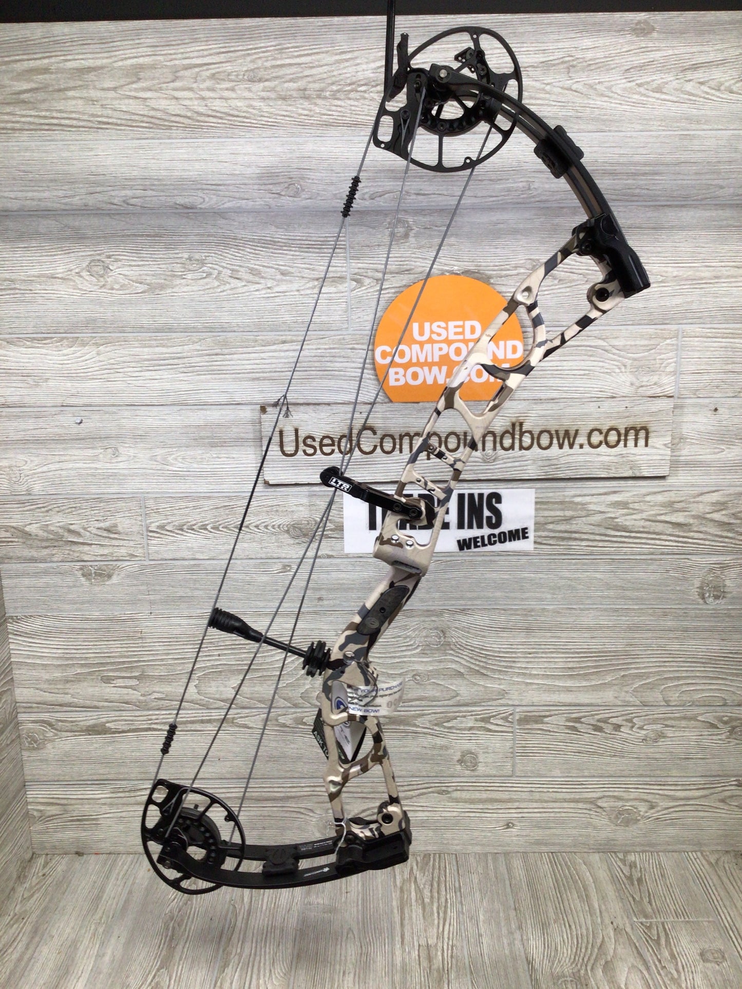 Elite HNTR33 Vuni RH Bow 60-70#