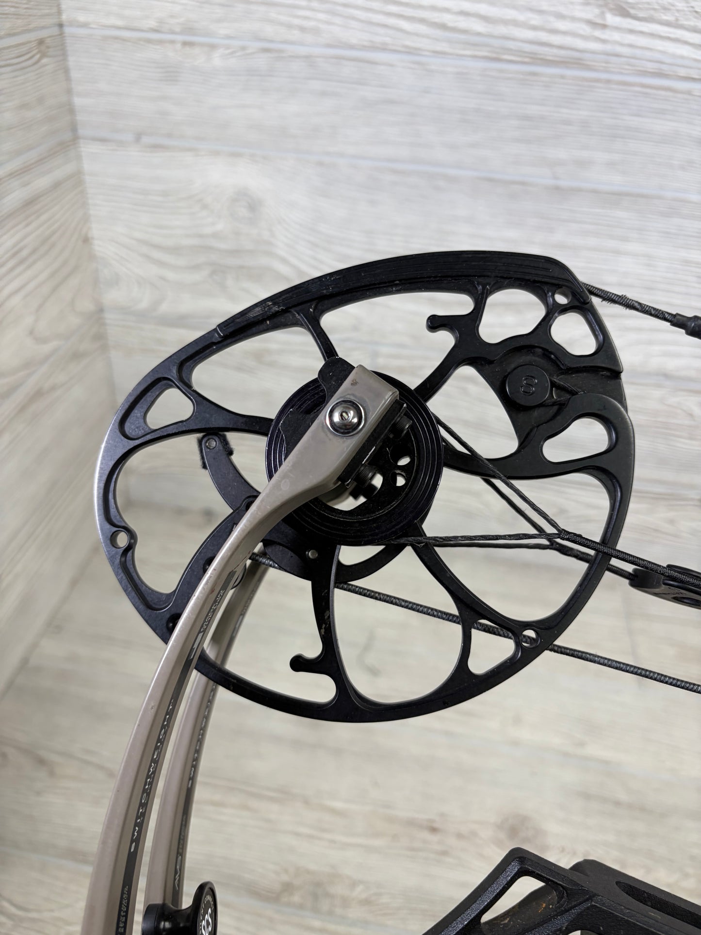 Used Mathews V3X 29 Black Right Handed Pkg