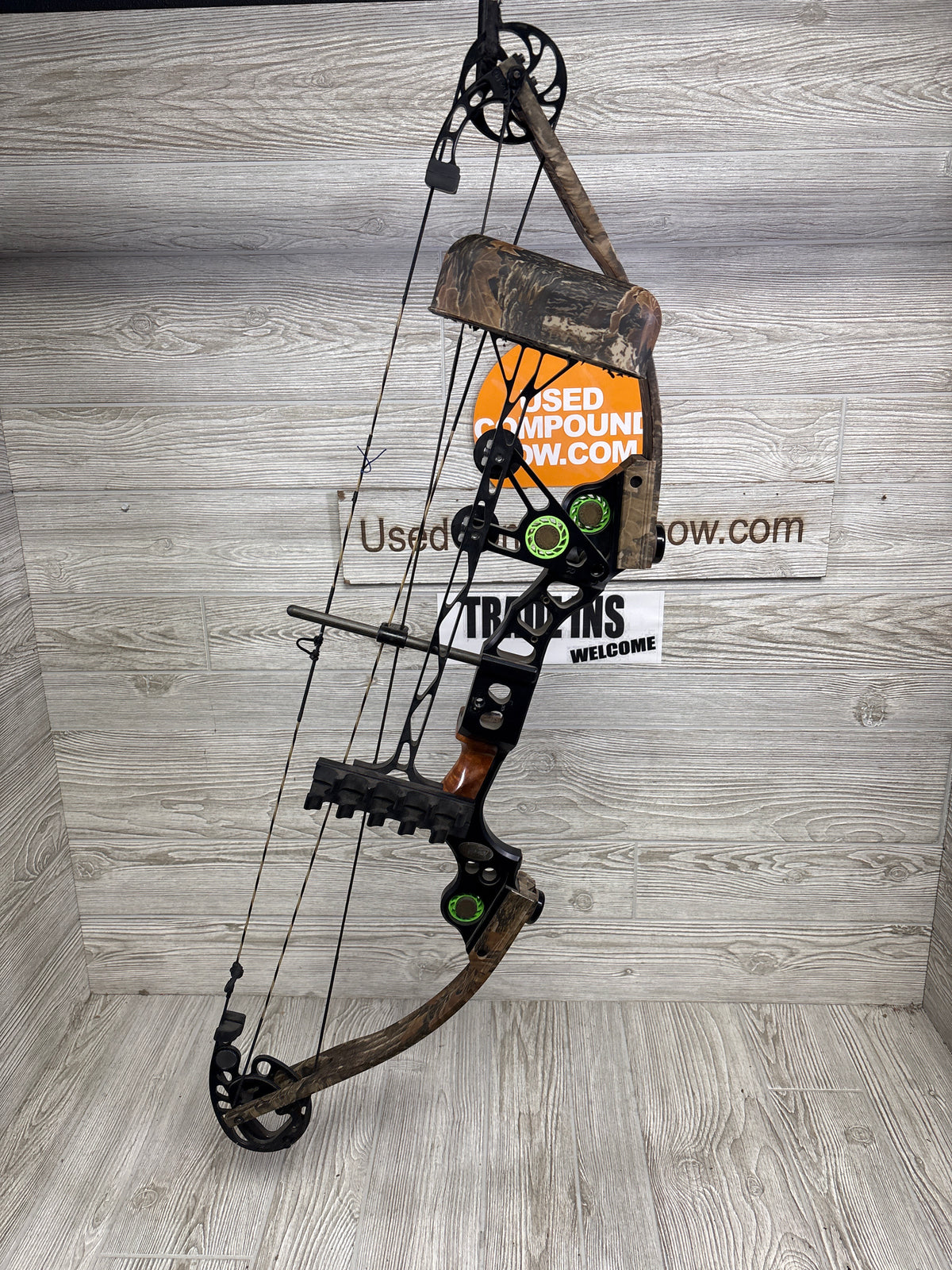 Mathews Black Max 60-70# 30" Right handed Camo