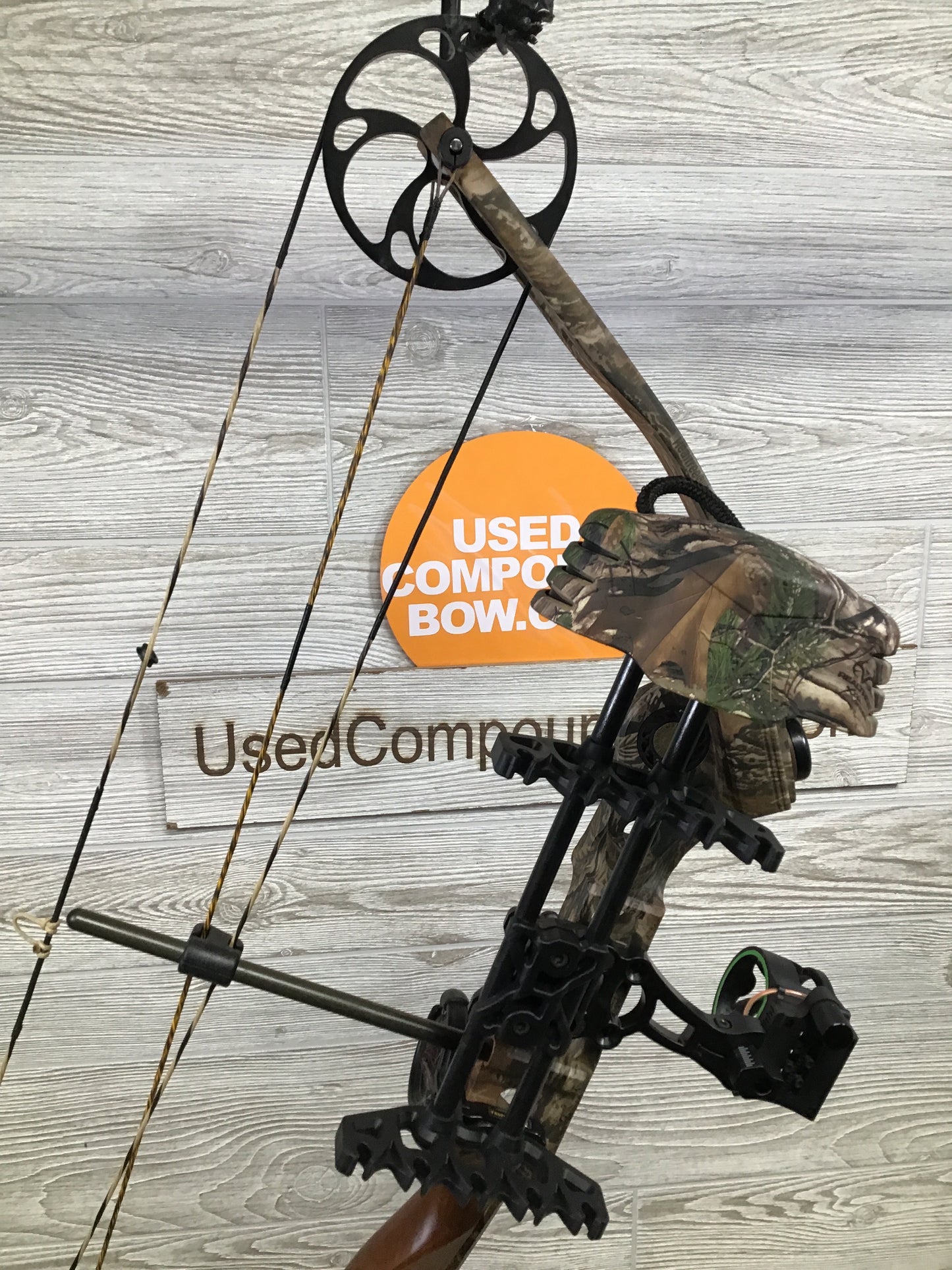 Used Mathews SQ2 28" 70 lb Realtree X-tra Hunting PKG