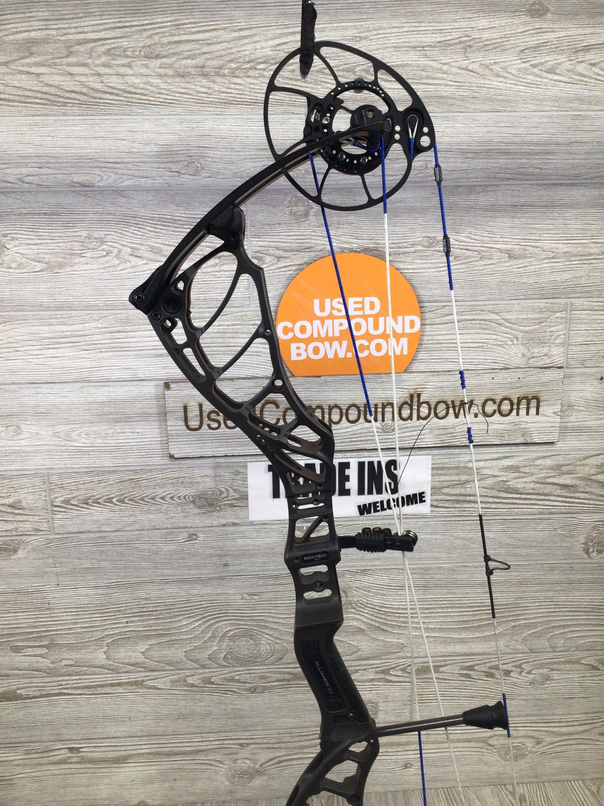 Used Bowtech Alliance 33 Right Handed 60-70# Stealth Grey