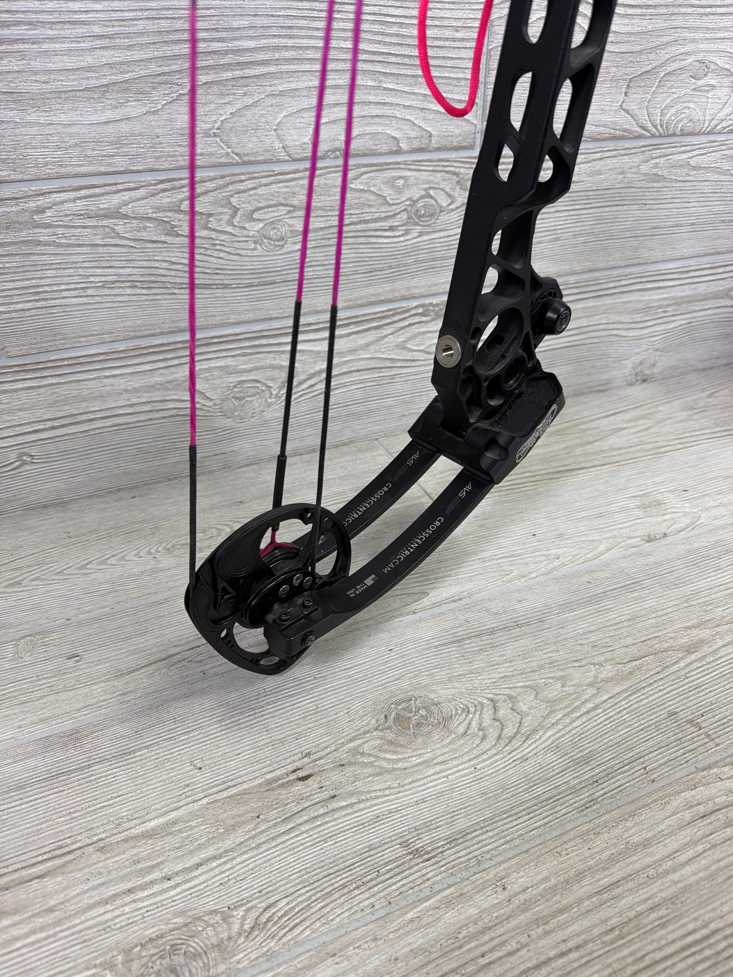 Used Mathews TRX 40 Right Handed Black 60# 31"