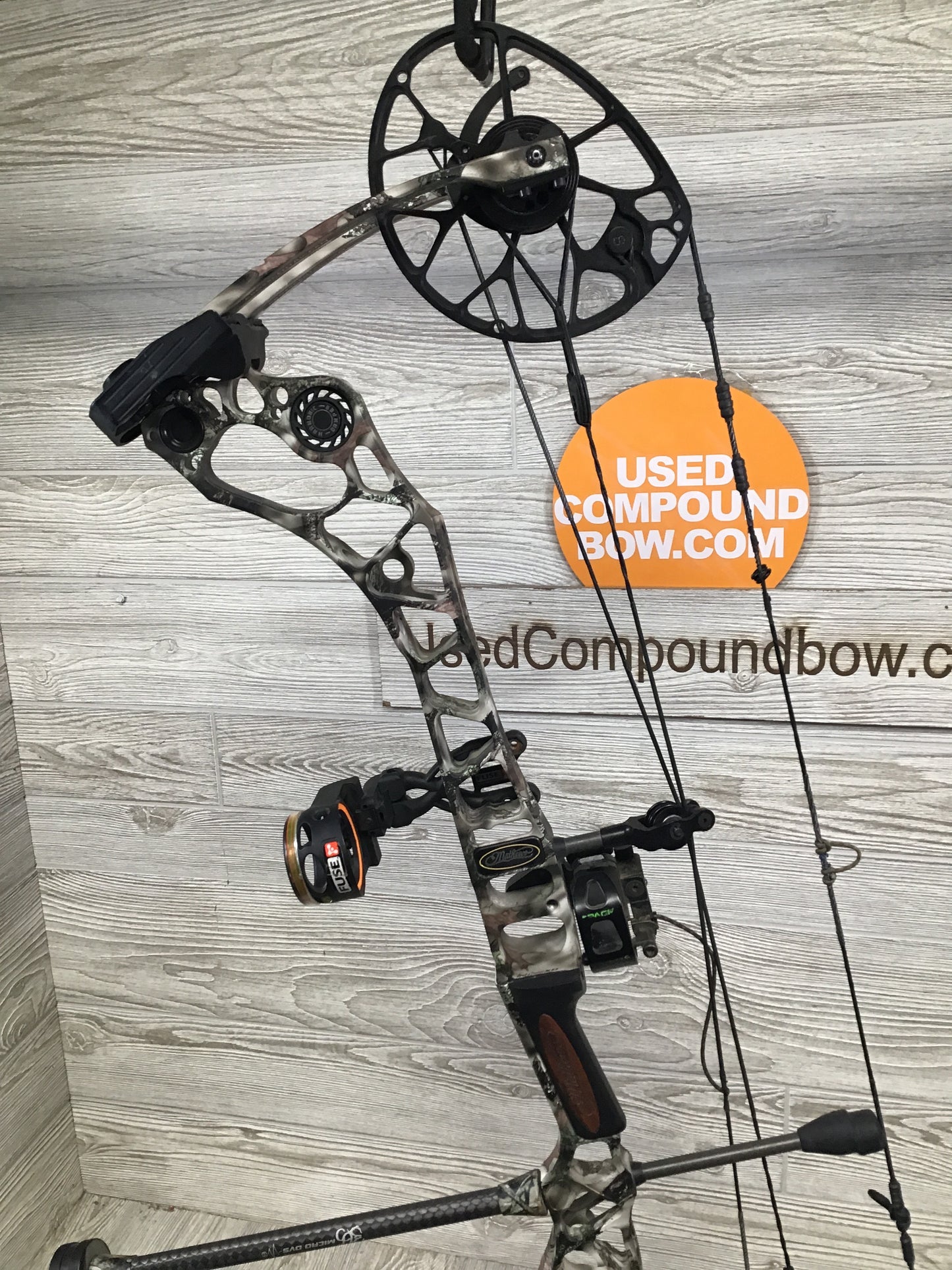 Mathews Halon 6 Right Handed 27"/70# Lost camo XD PKG