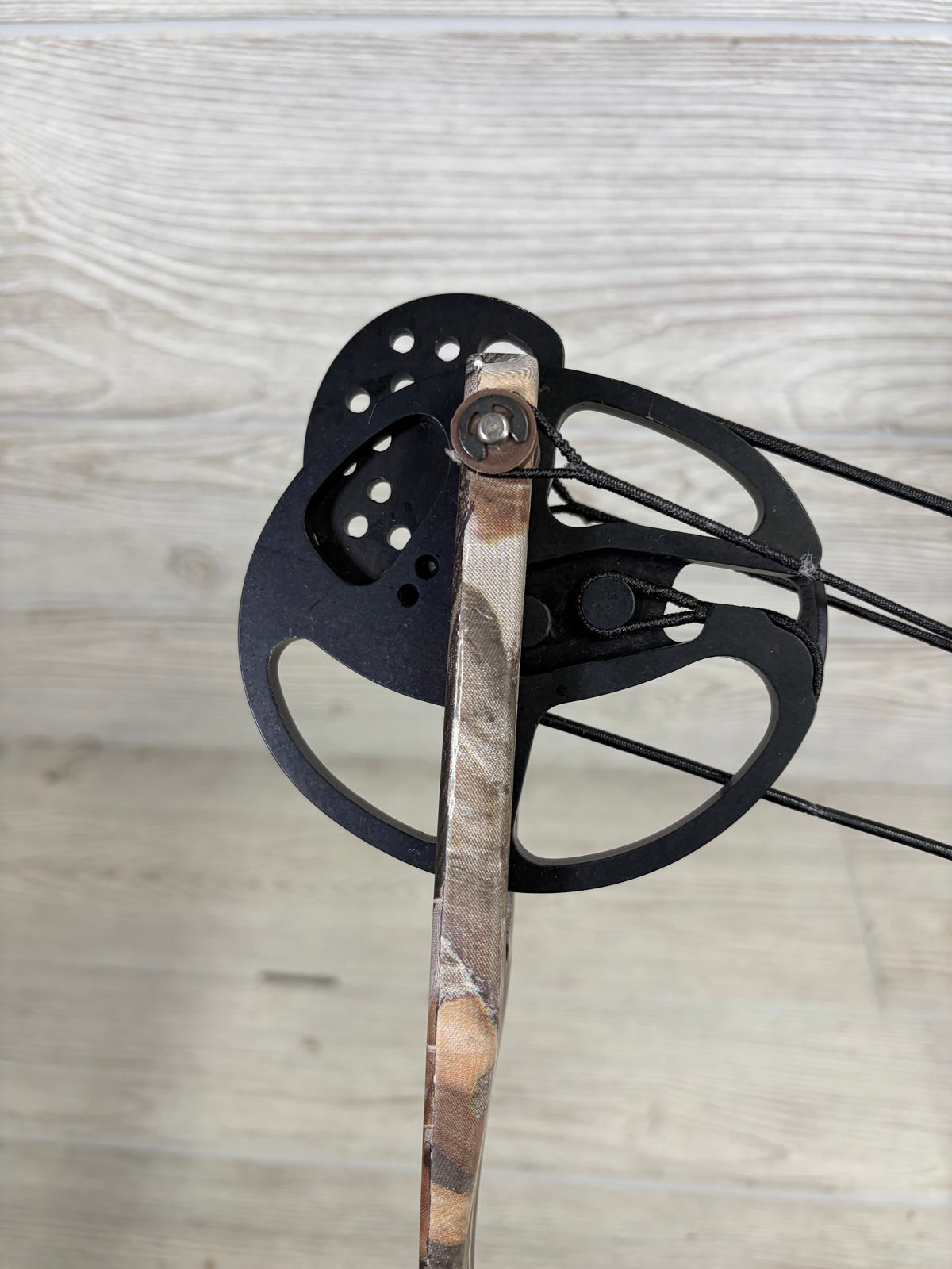 Used Parker Side-Kick XP Right Handed 18-28" 20-29lbs Camo Bow Pkg