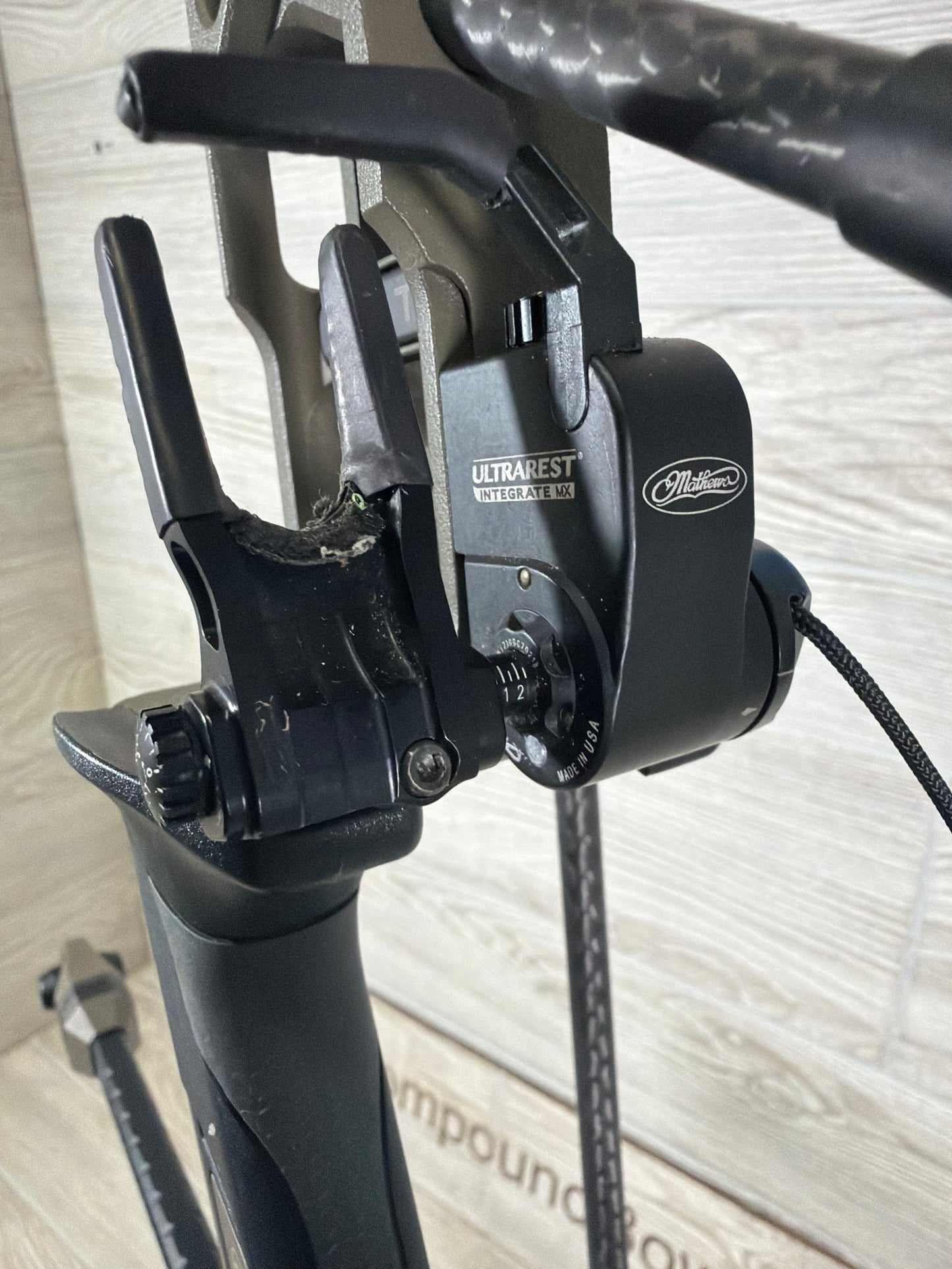 Used Mathews LIFT 33 29" 70lb Right Hand Green Ambush Bow Pkg