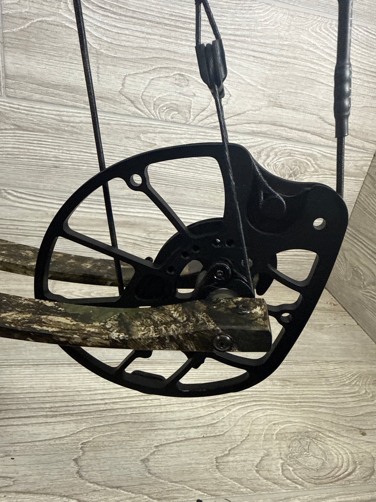 Hoyt RX-9 Ultra-Right Handed 60-70# Realtree APX package