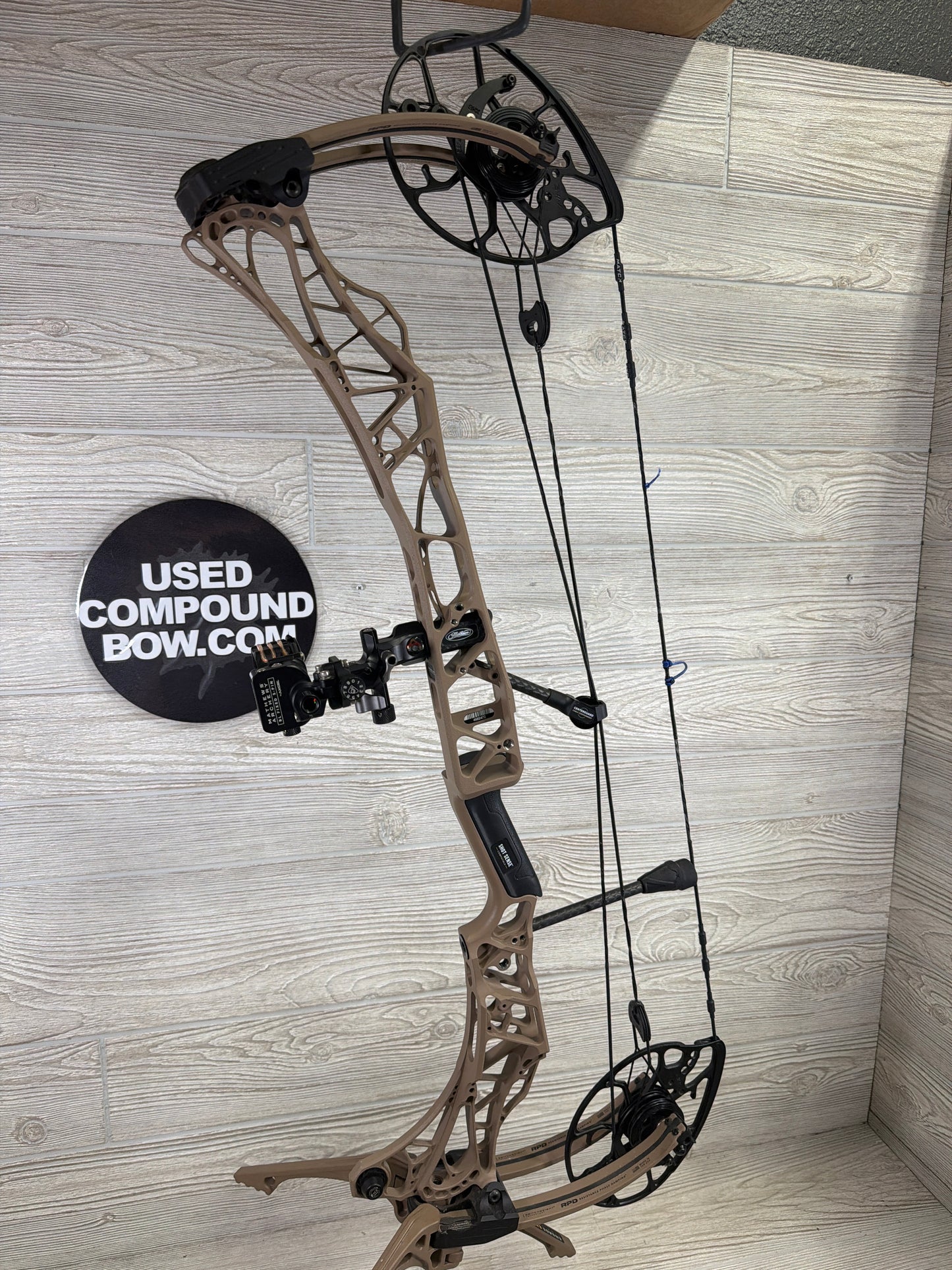 Mathews Lift 29.5 Left Handed Earth, Limb Legs exo Earth, And Mathews Axcel 5 pin sight
