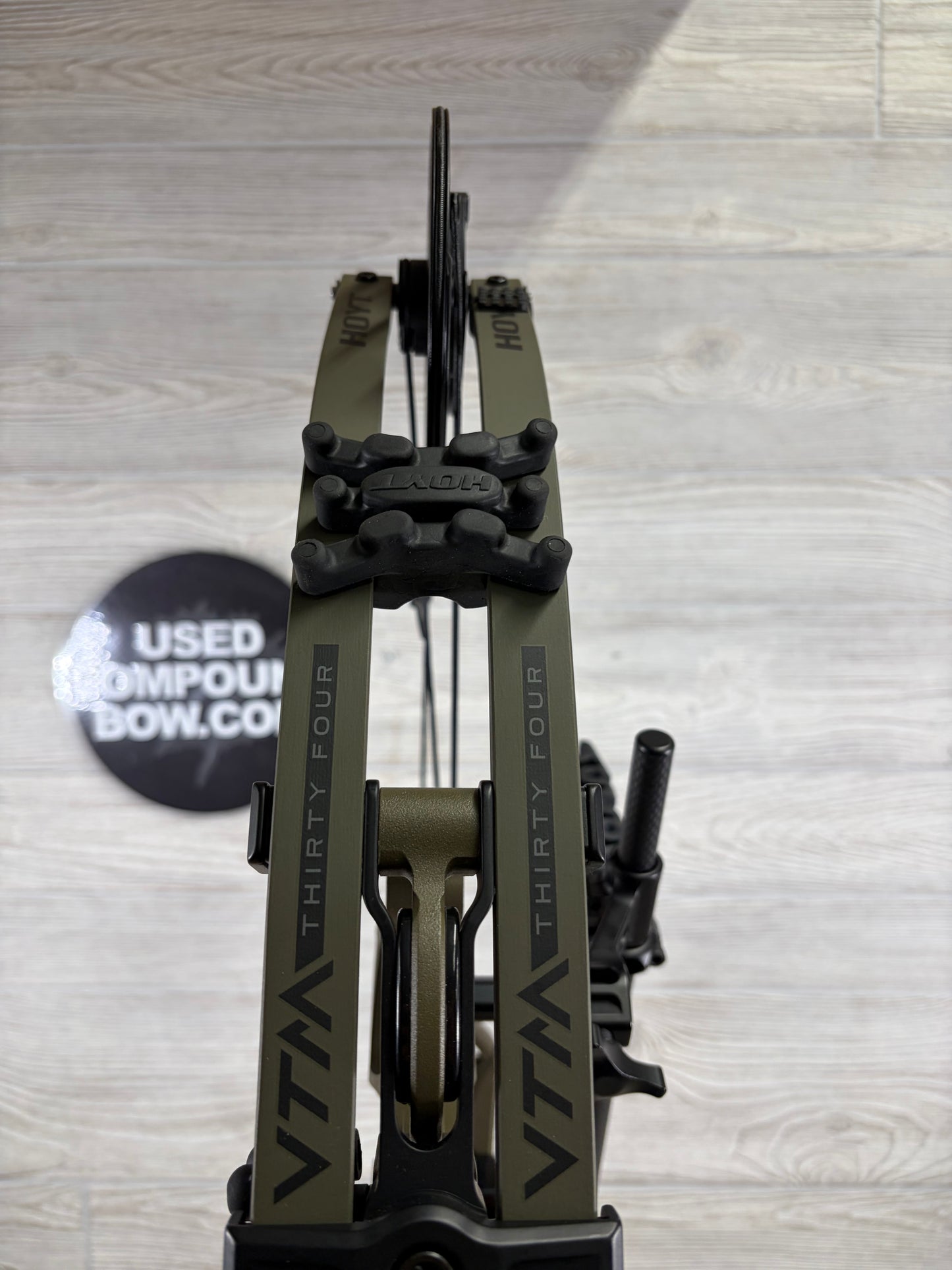Hoyt VTM 34 Wilderness Right Hand 60-70lbs 26-29" Package
