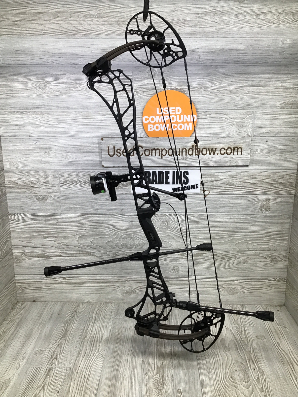 Used Mathews ARC 34 Right Handed Black riser/ Kodiak limbs 31"/60# LOADED PACKAGE