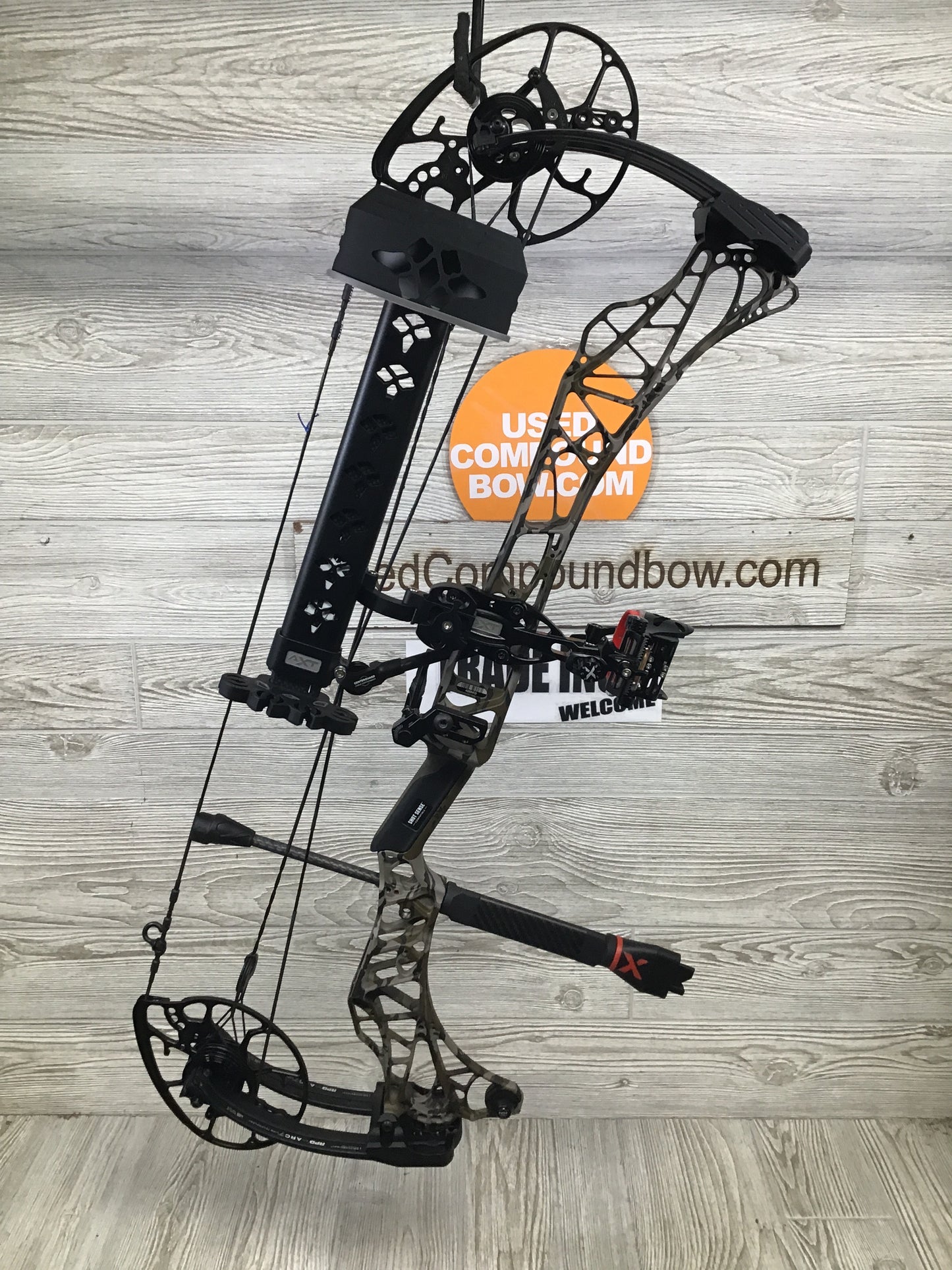 Used Mathews Lift X 29.5 Right Hand Bottomlands riser/Black limbs 28.5/65# Package