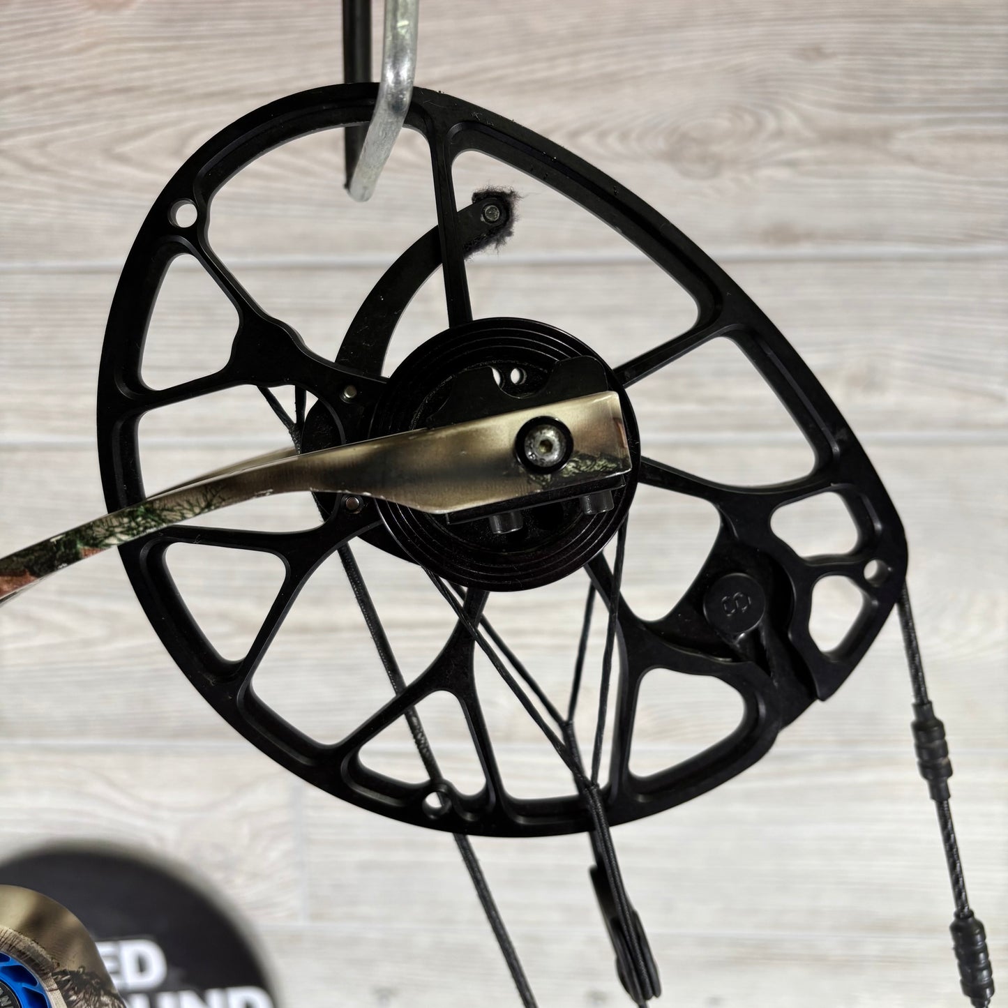Used Mathews Halon 6 package Right Handed Camo 27.5"/70#