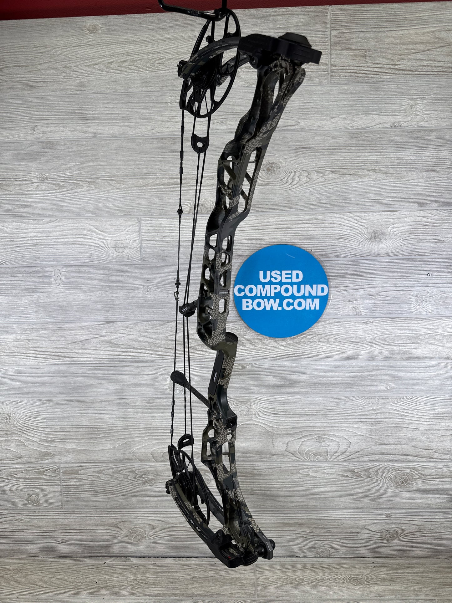 Used Mathews LIFT X 29.5 29" 70# KUIU RH Bow