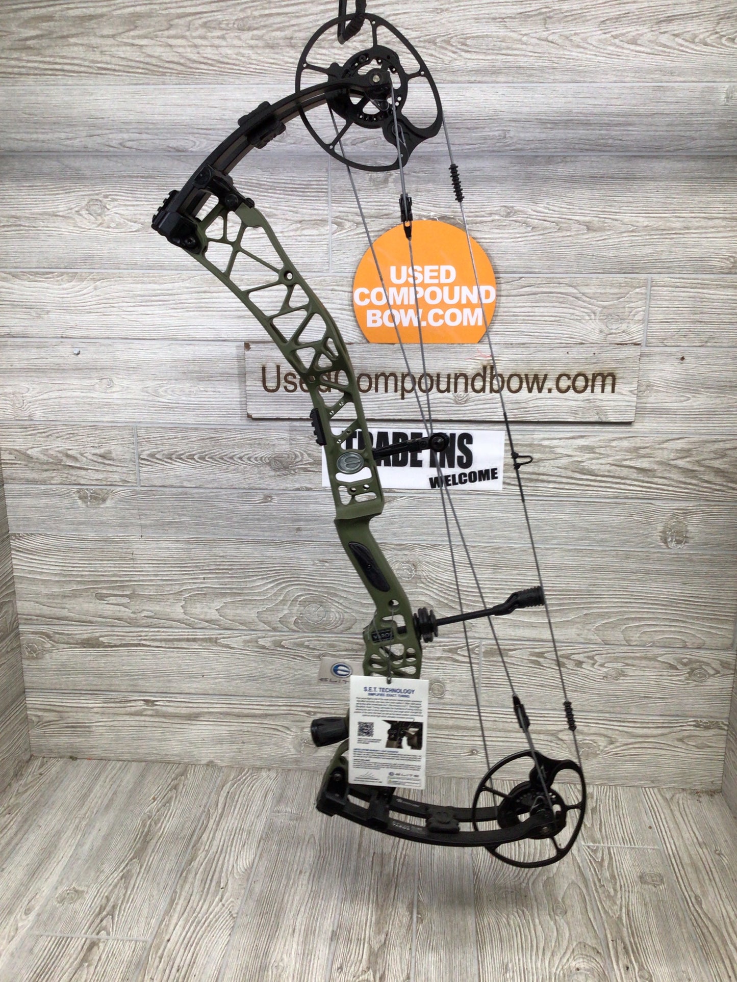 Elite Varos Right Handed 60-70# 25.5-31" OD Green